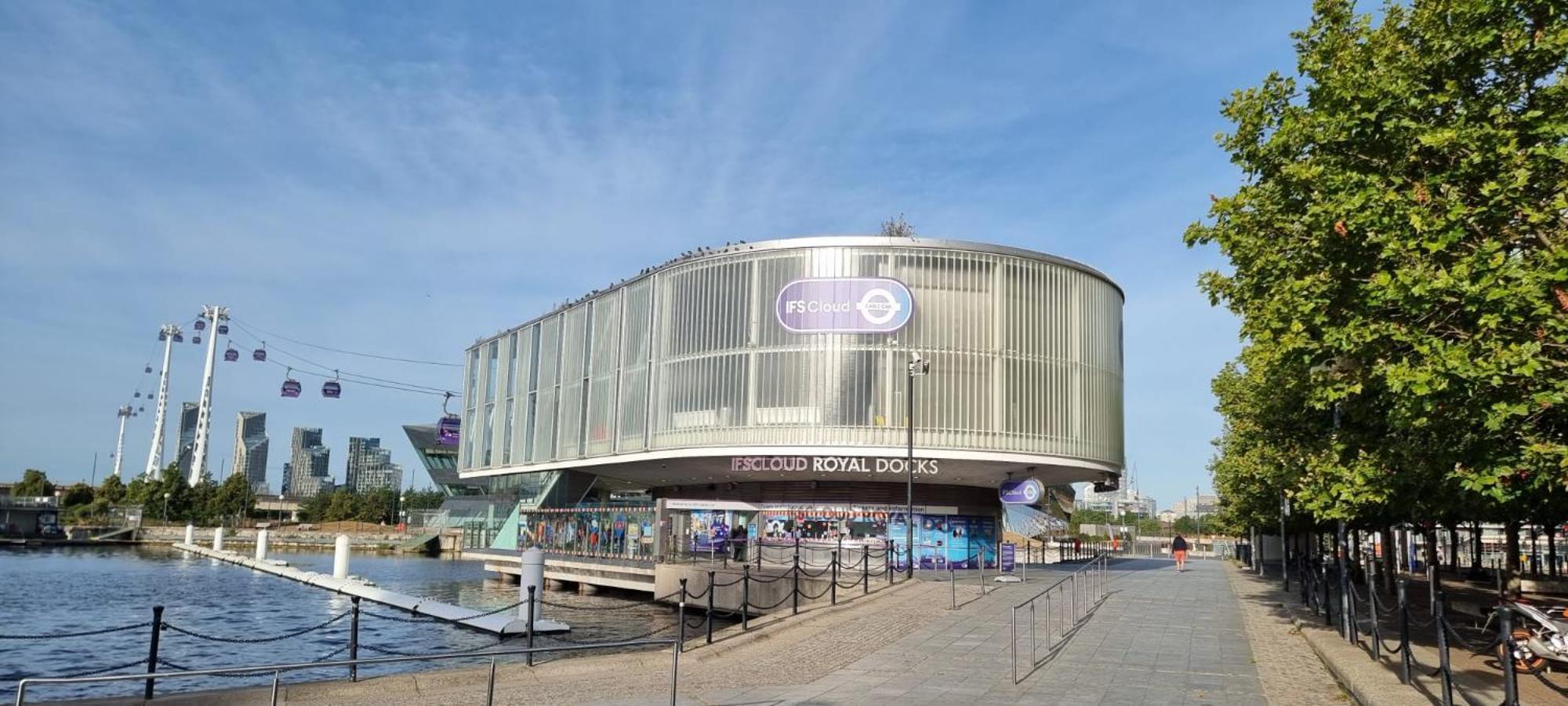 Serviced - Exel & O2 & Canning Town - Away From Londres