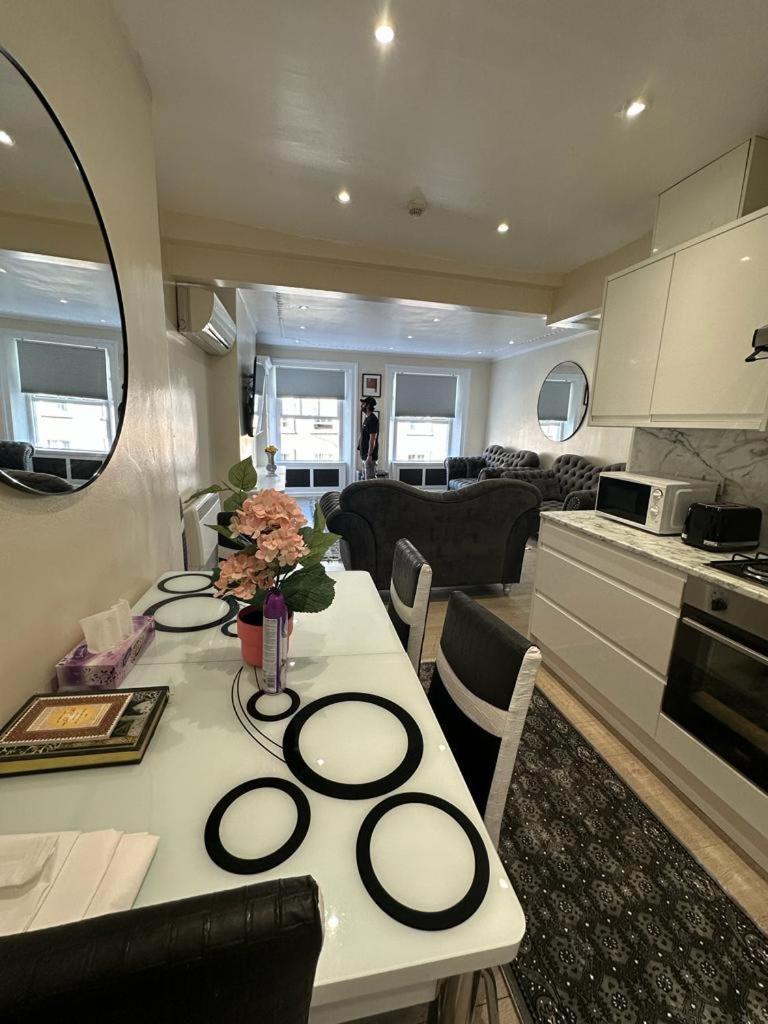 Renovu Premium Homes In Kensington Apartamento