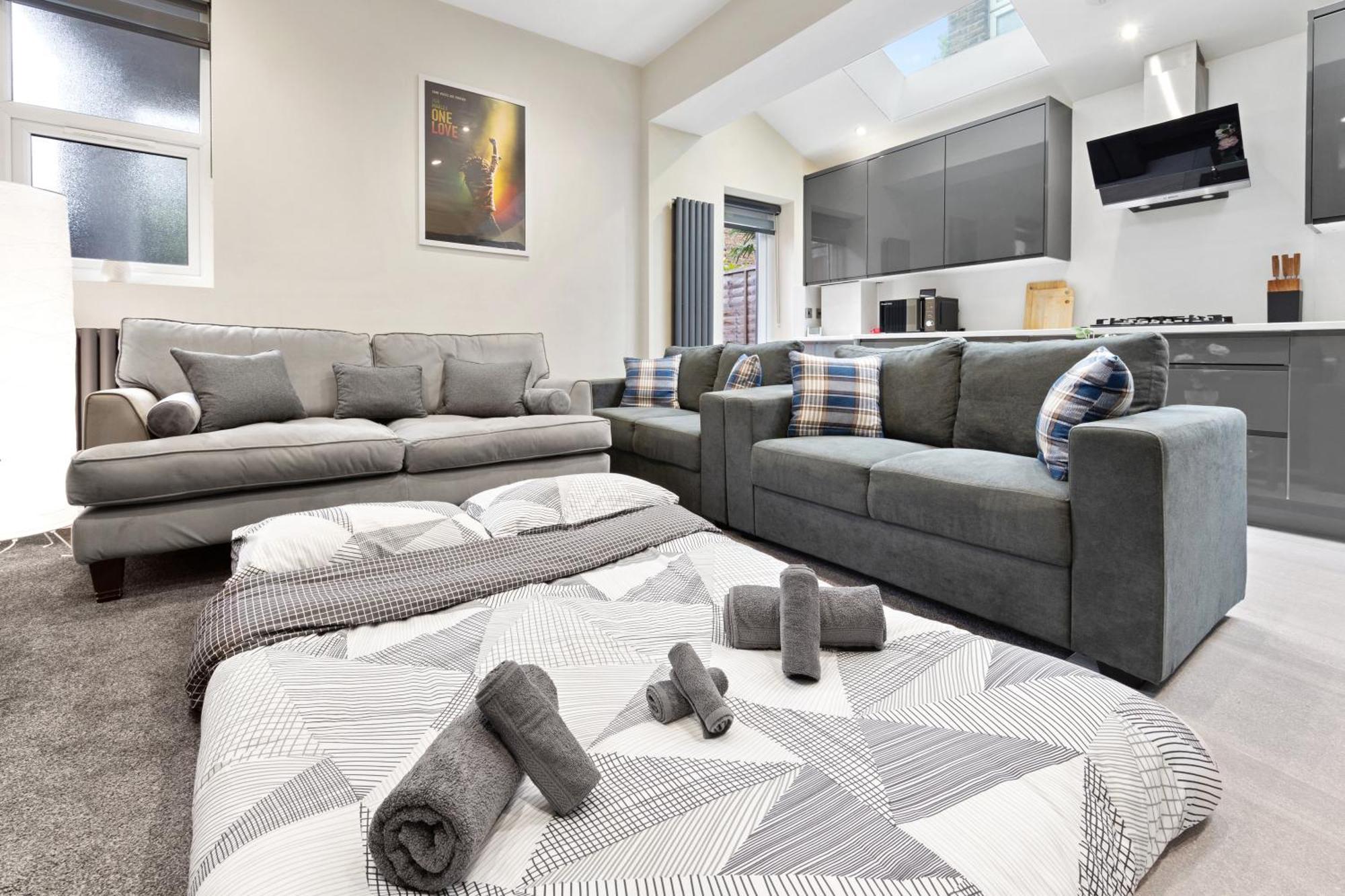 Modern In Shepherds Bush, Near Westfield * London