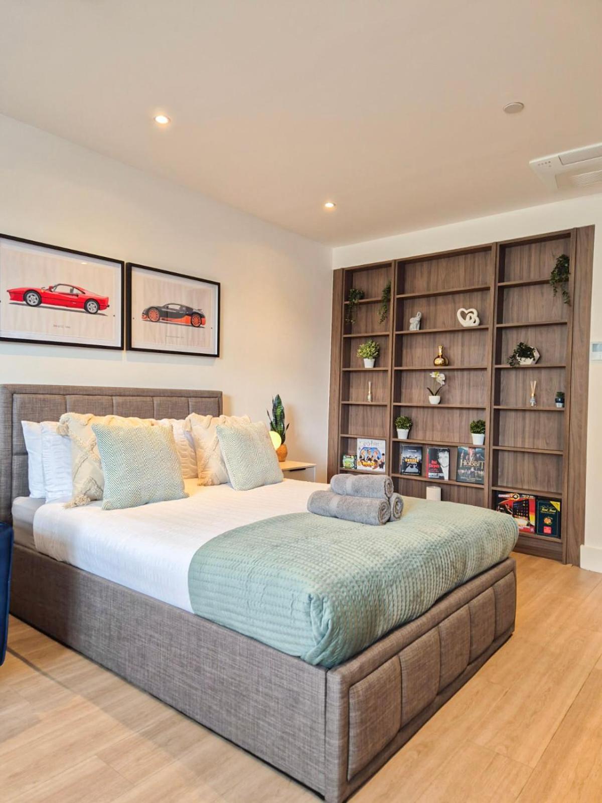 Modern & 3bedroom Flat With Pvt Balcony Steps From Regent's Park Appartement Londen