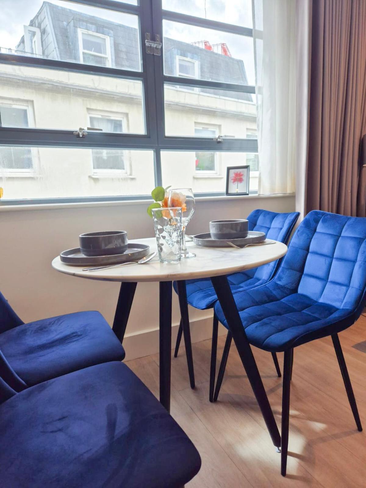 Modern & 3bedroom Flat With Pvt Balcony Steps From Regent's Park Appartement *