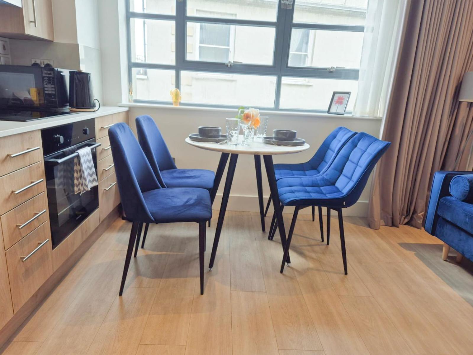 Modern & 3bedroom Flat With Pvt Balcony Steps From Regent's Park Appartement Londen