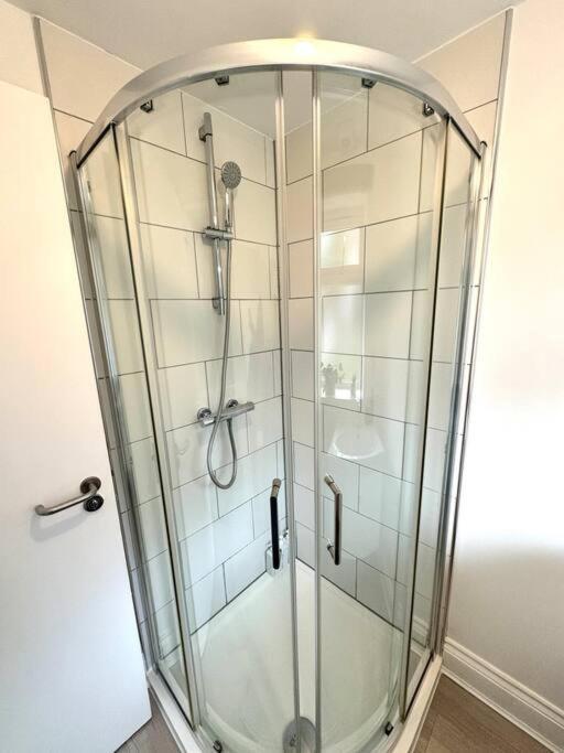 Garden 1-bed Flat 30min To Downtown & Free Parking *