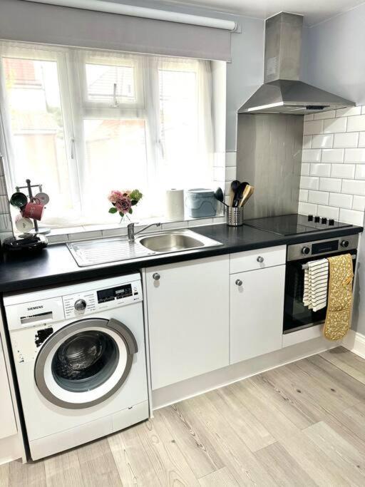 Garden 1-bed Flat 30min To Downtown & Free Parking * Londres