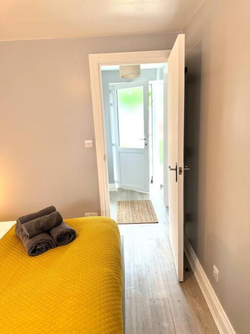 Garden 1-bed Flat 30min To Downtown & Free Parking Appartement Londres