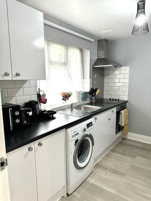 Garden 1-bed Flat 30min To Downtown & Free Parking Londres