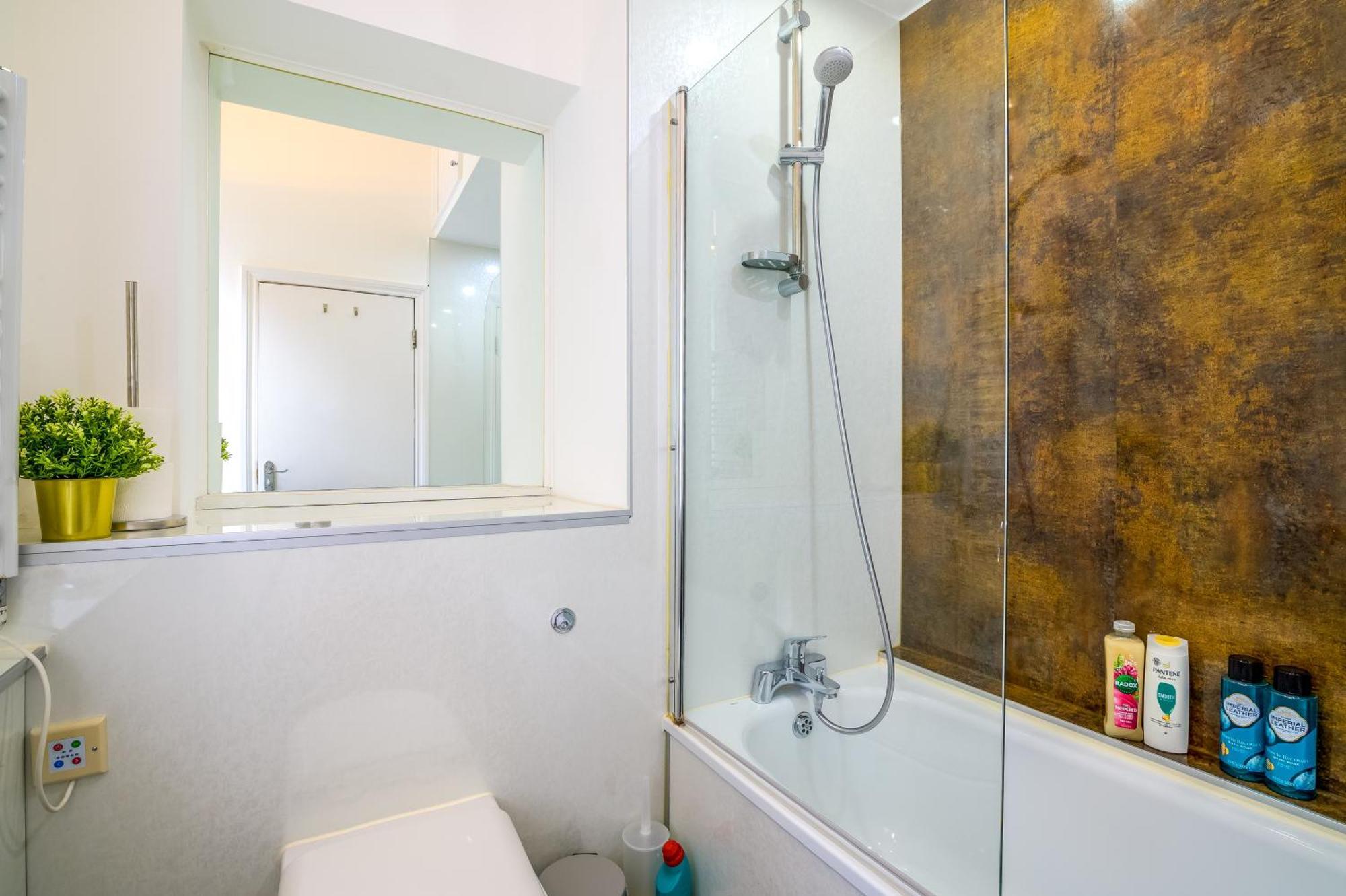Two Bed By Livestay Short Lets & Serviced Near Oxford Circus Apartment *