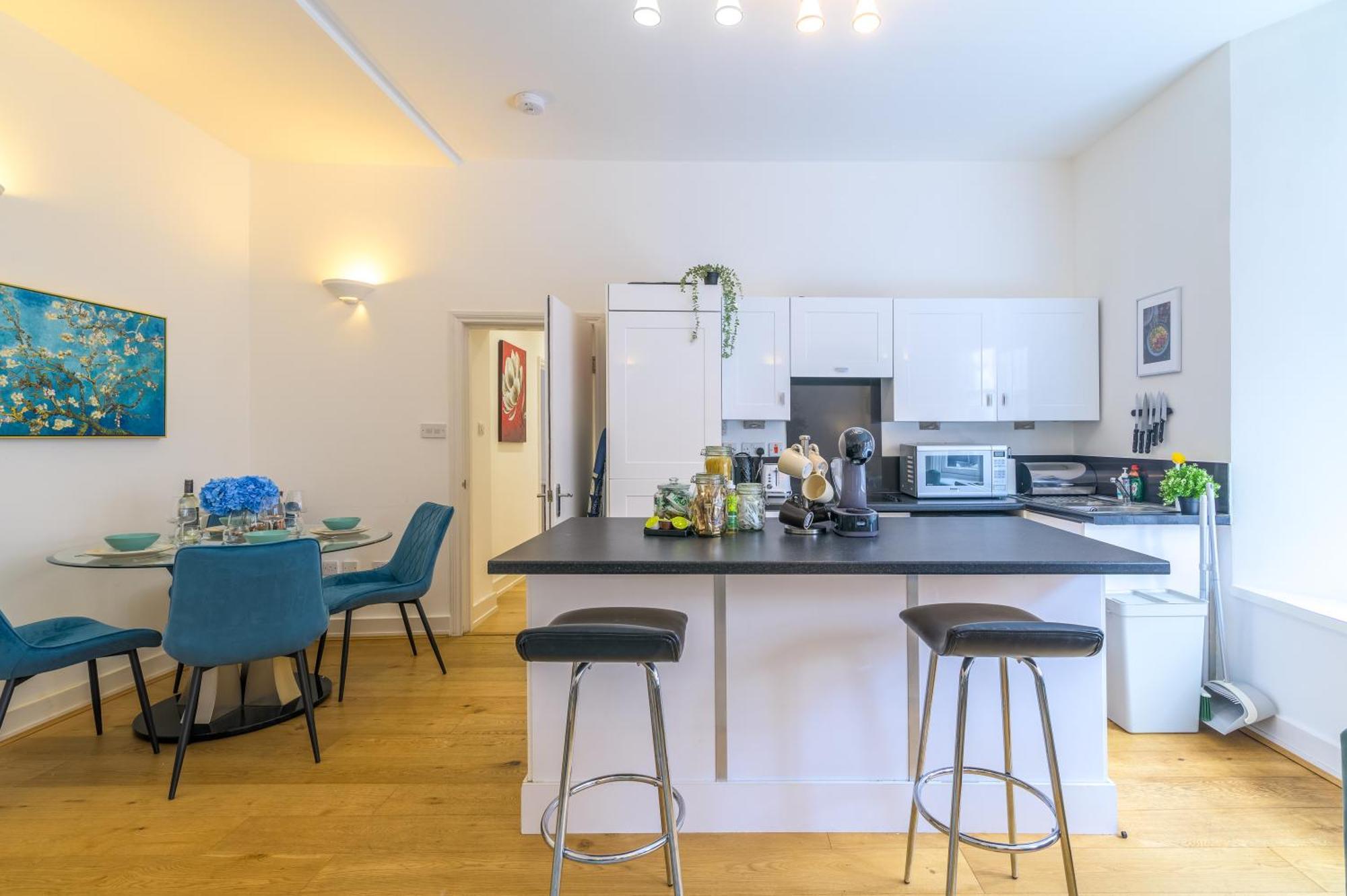 Two Bed By Livestay Short Lets & Serviced Near Oxford Circus London