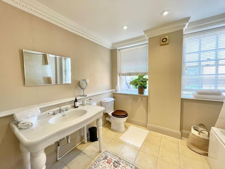 Luxury 3-bdr Flat Near Selfridges Mayfair Apartamento