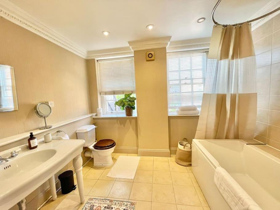 Luxury 3-bdr Flat Near Selfridges Mayfair Apartamento