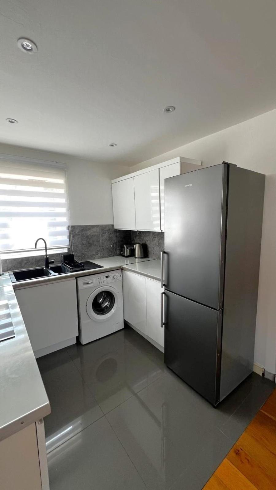2-bedroom Flat Walking Distance To Excel - Perfect Location! Appartement
