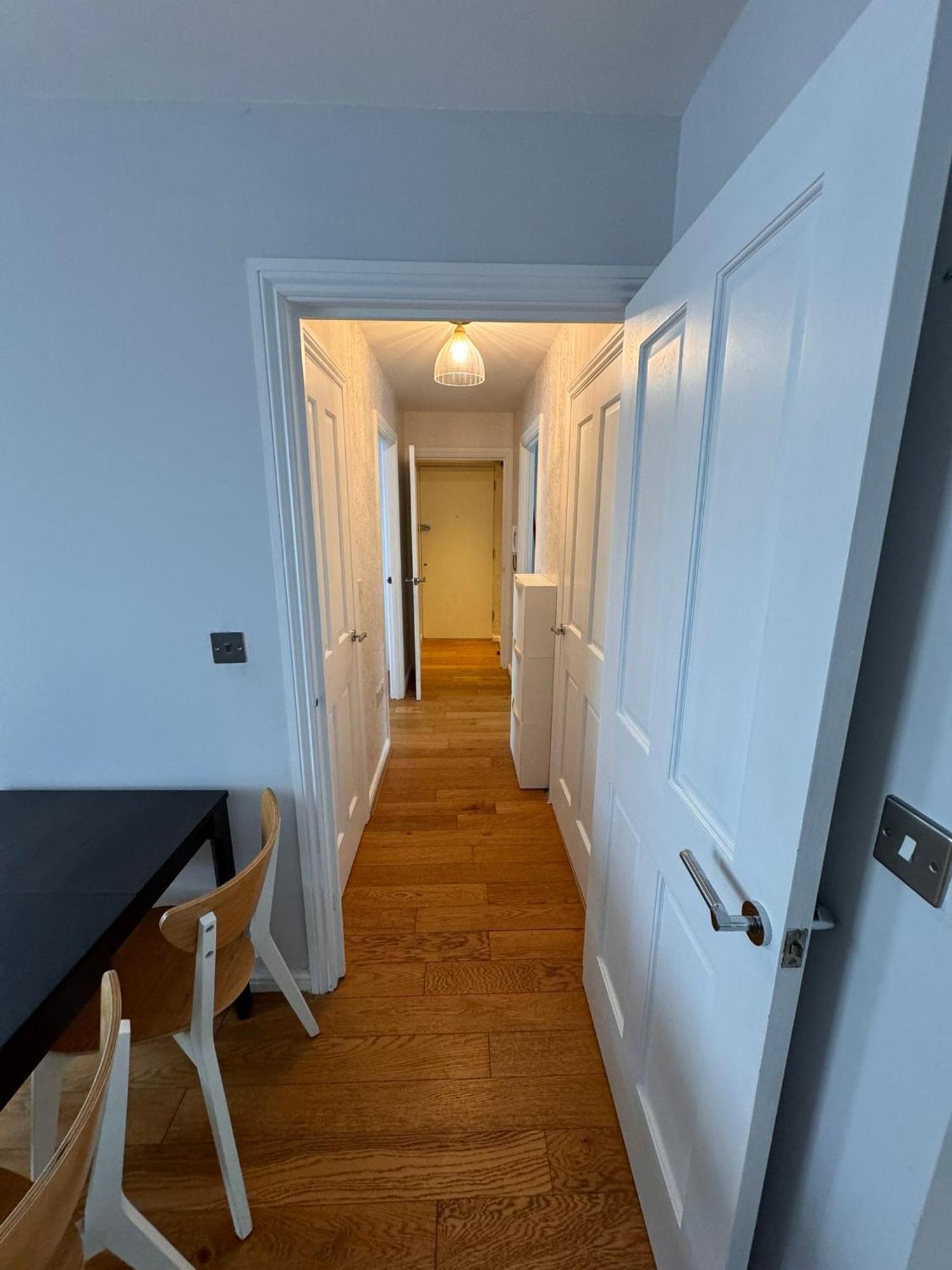 Appartement 2-bedroom Flat Walking Distance To Excel - Perfect Location!