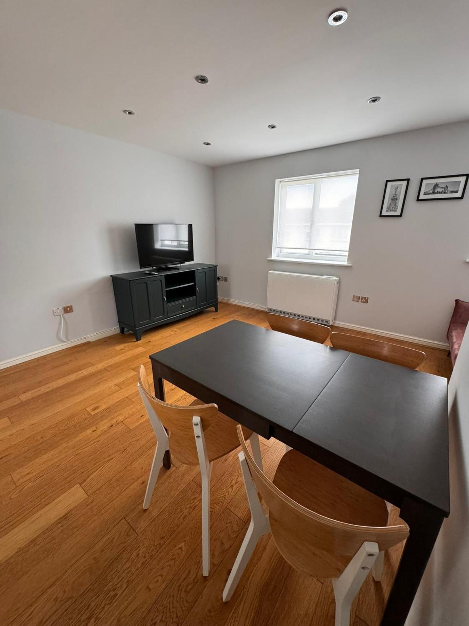Appartement 2-bedroom Flat Walking Distance To Excel - Perfect Location! *