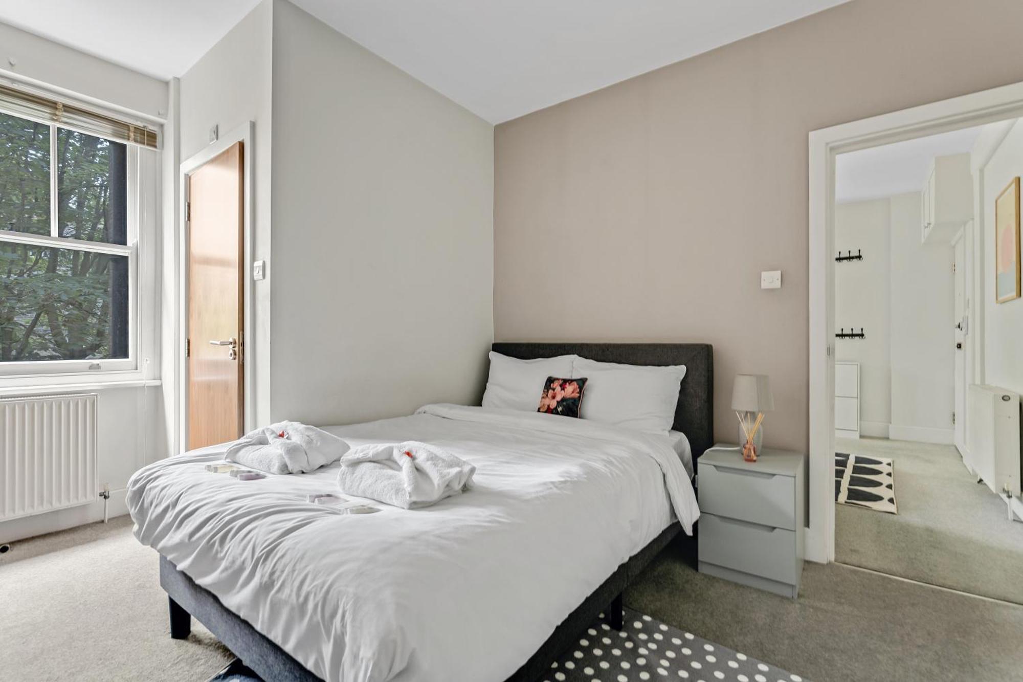 Very Central,1gb Fibre Wifi, 2min To Tube & Heathrow, Free Coffee, Milk & Snacks, 2 New Tvs & Sofabed Londres
