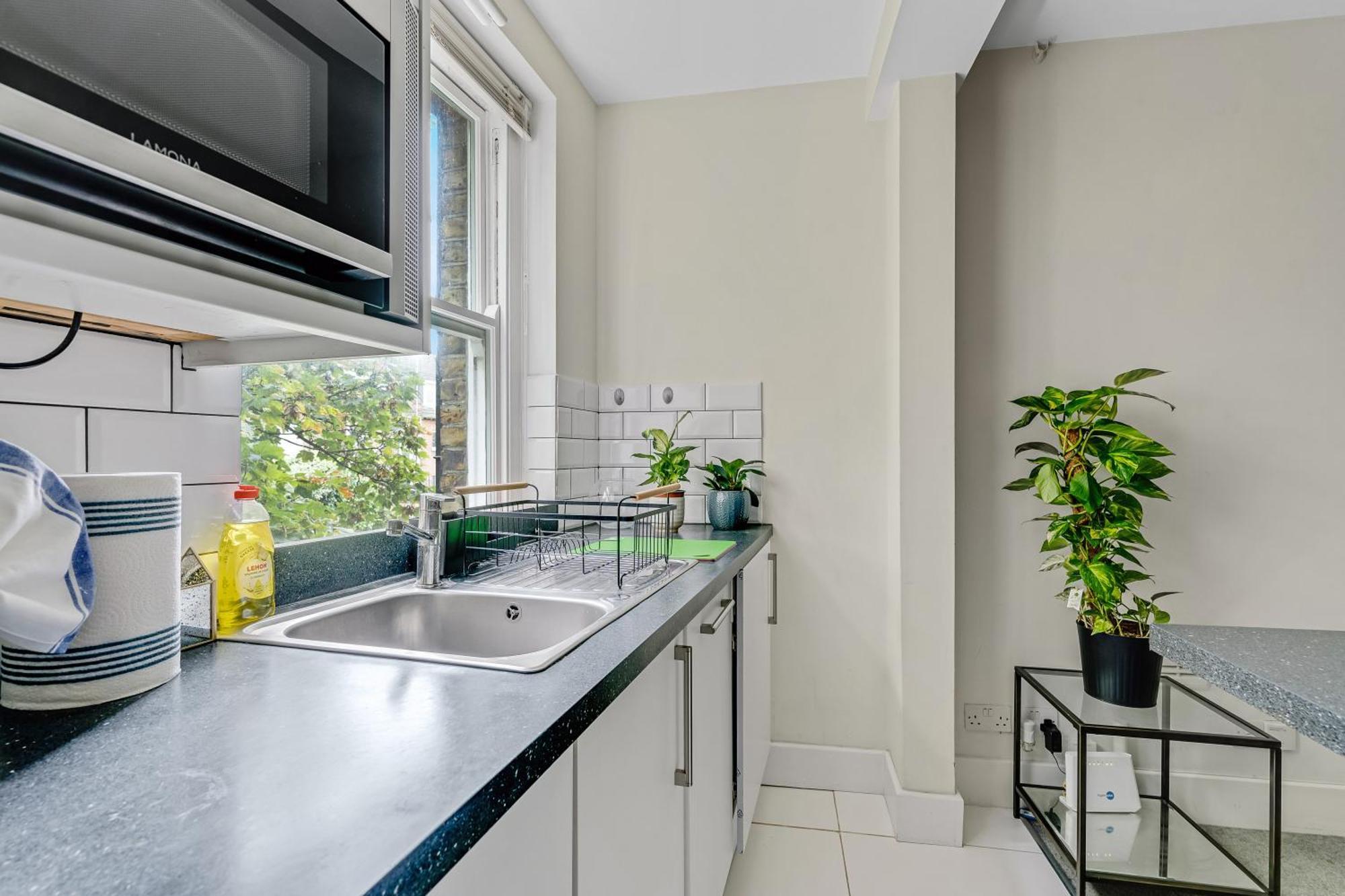 Very Central,1gb Fibre Wifi, 2min To Tube & Heathrow, Free Coffee, Milk & Snacks, 2 New Tvs & Sofabed Apartamento *