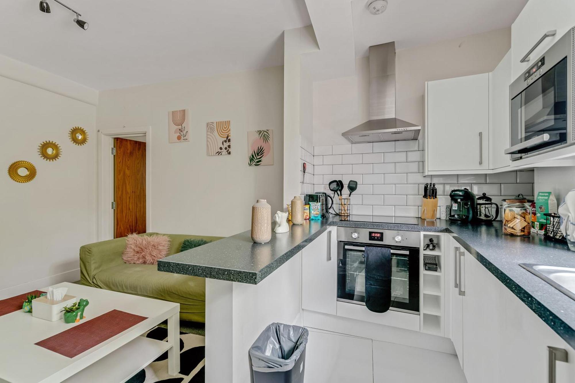 Apartamento Very Central,1gb Fibre Wifi, 2min To Tube & Heathrow, Free Coffee, Milk & Snacks, 2 New Tvs & Sofabed Londres