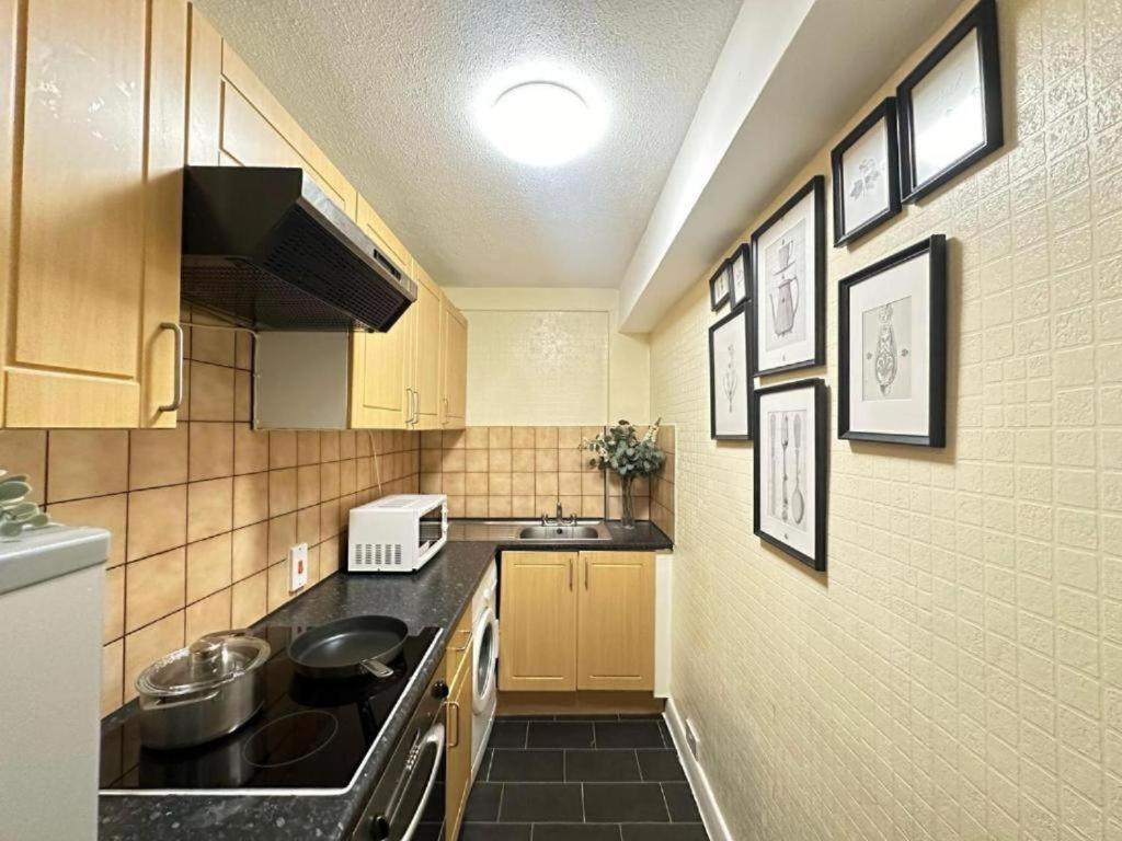 Edgware Road Comfortable *