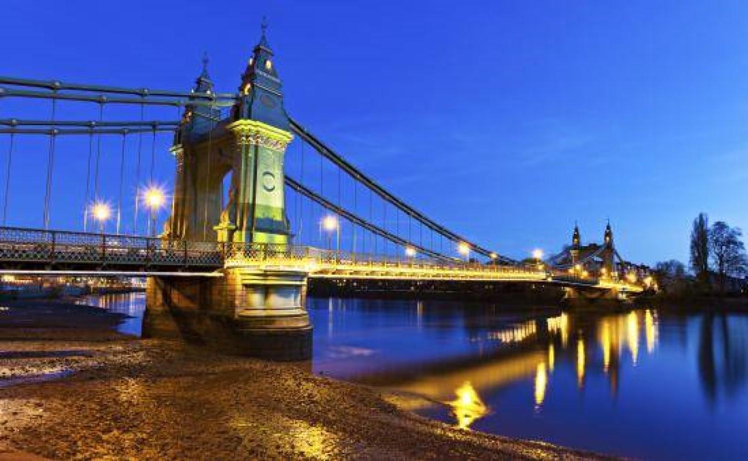 Sleek 2 Bedroom Flat With Private Patio & Firepit In Shepherds Bush, Near Hammersmith Apartamento Londres