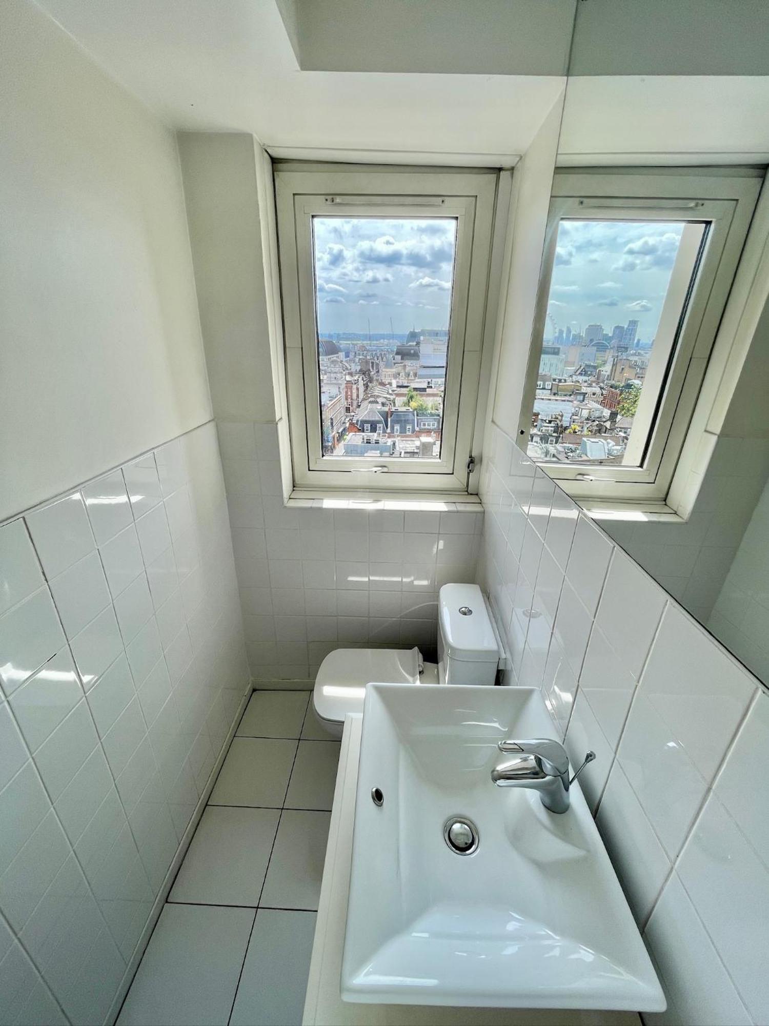 Bright 2-bedroom In Soho High-rise With Skyline Views Appartement Londen