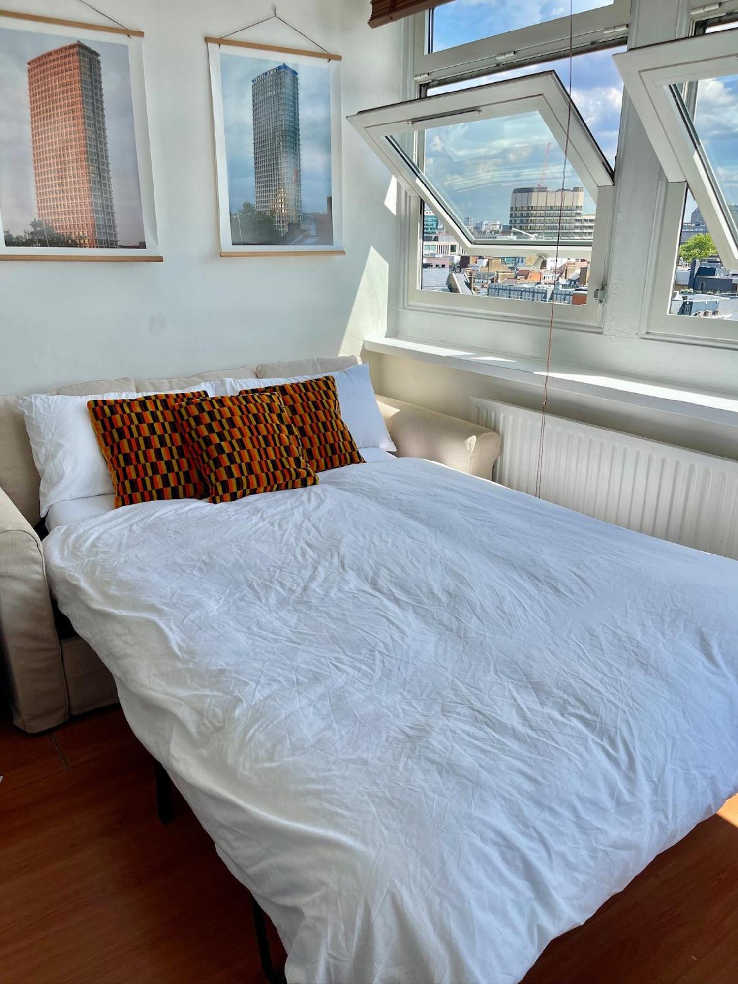 Bright 2-bedroom In Soho High-rise With Skyline Views Appartement Londen