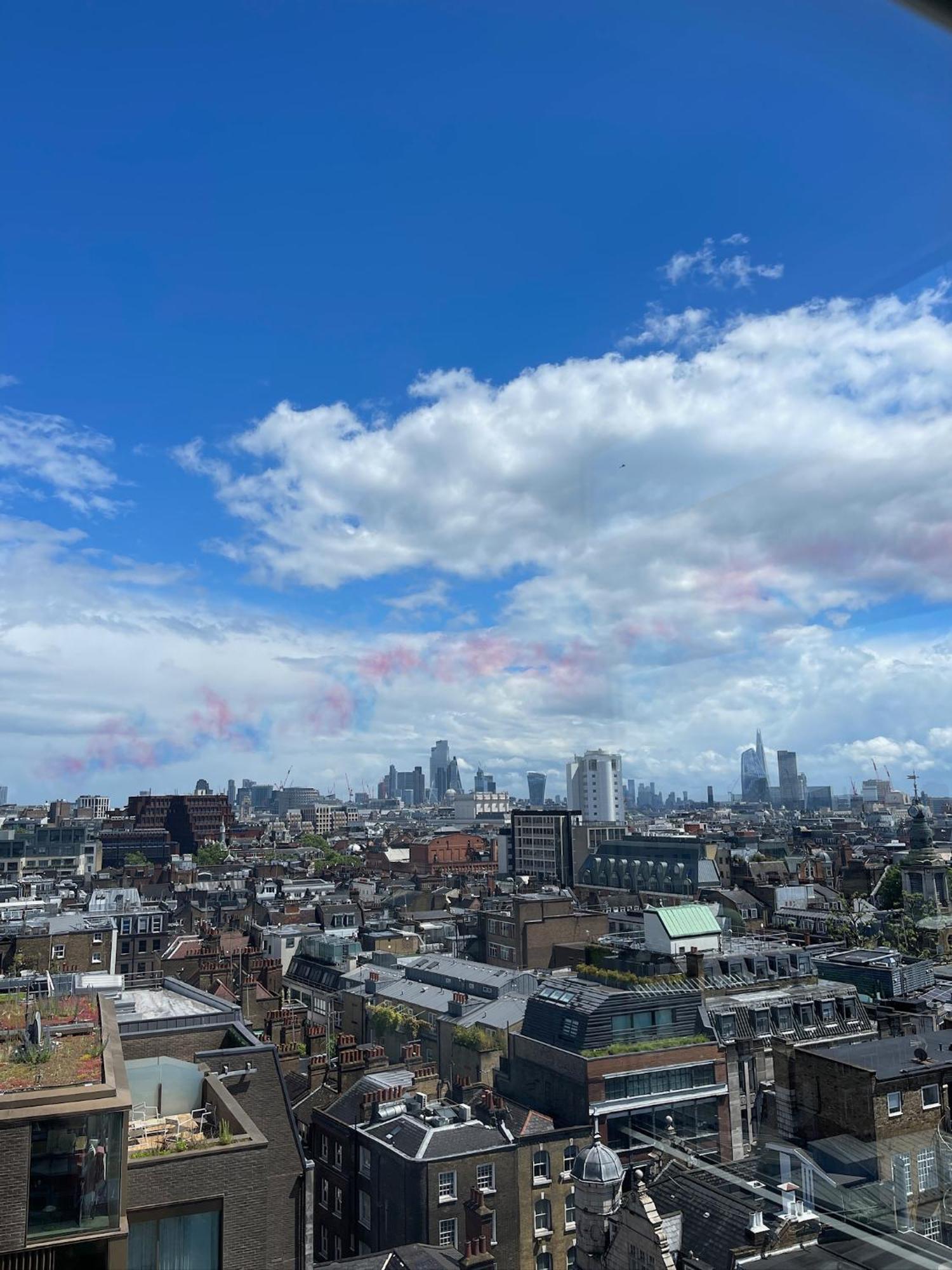 Appartement Bright 2-bedroom In Soho High-rise With Skyline Views Londen