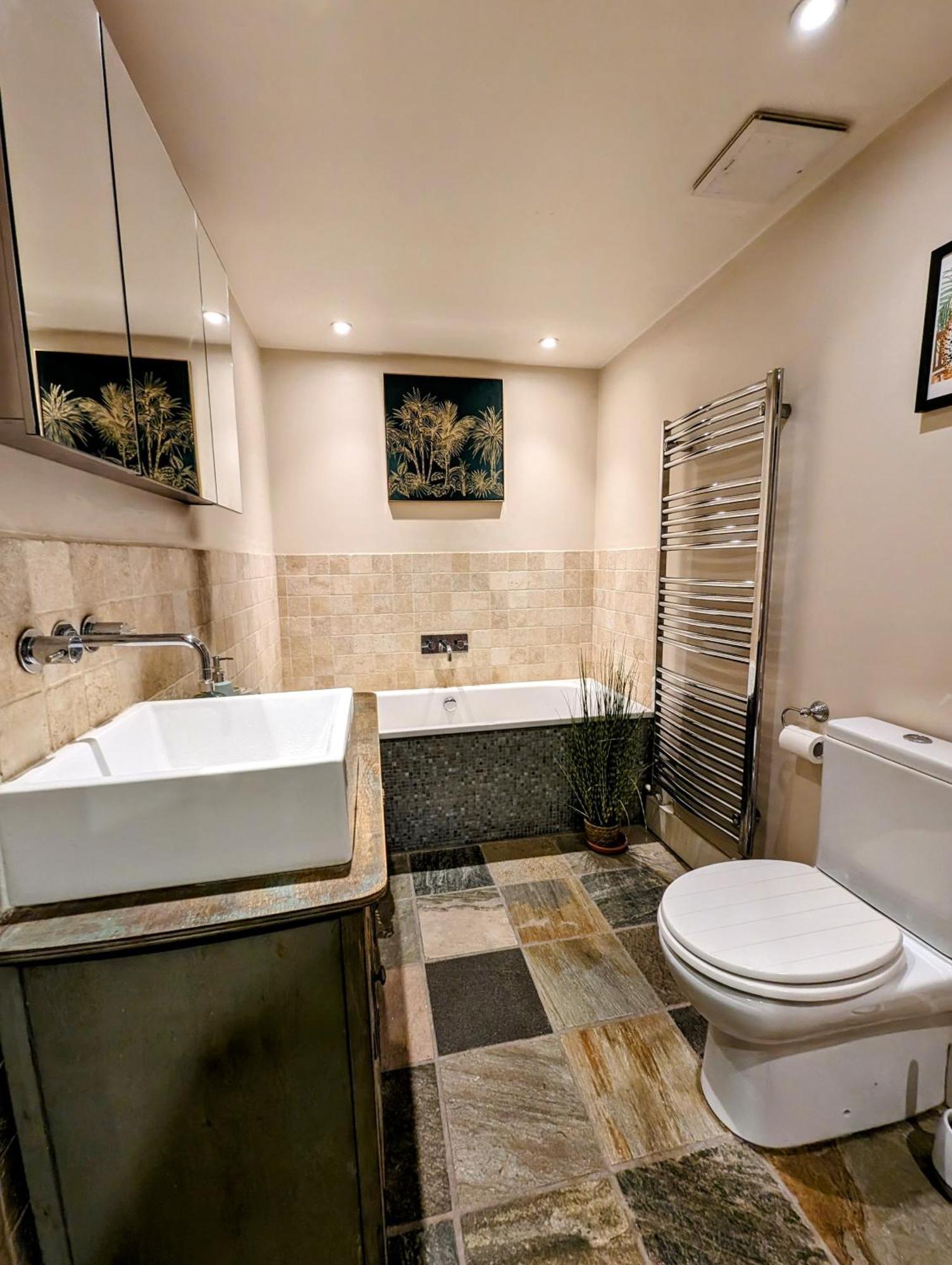Modern Well Presented With Garden Appartement