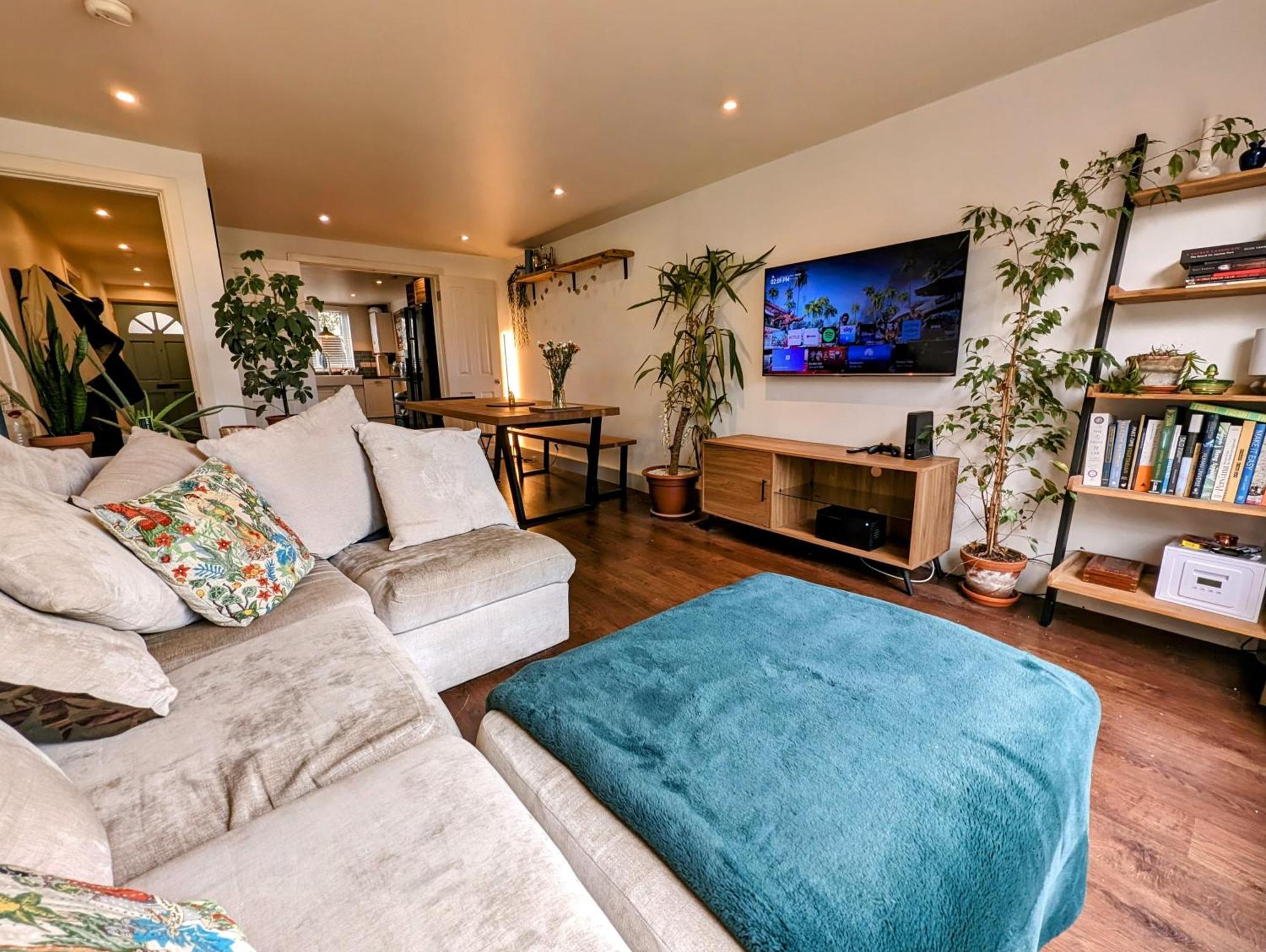 Appartement Modern Well Presented With Garden