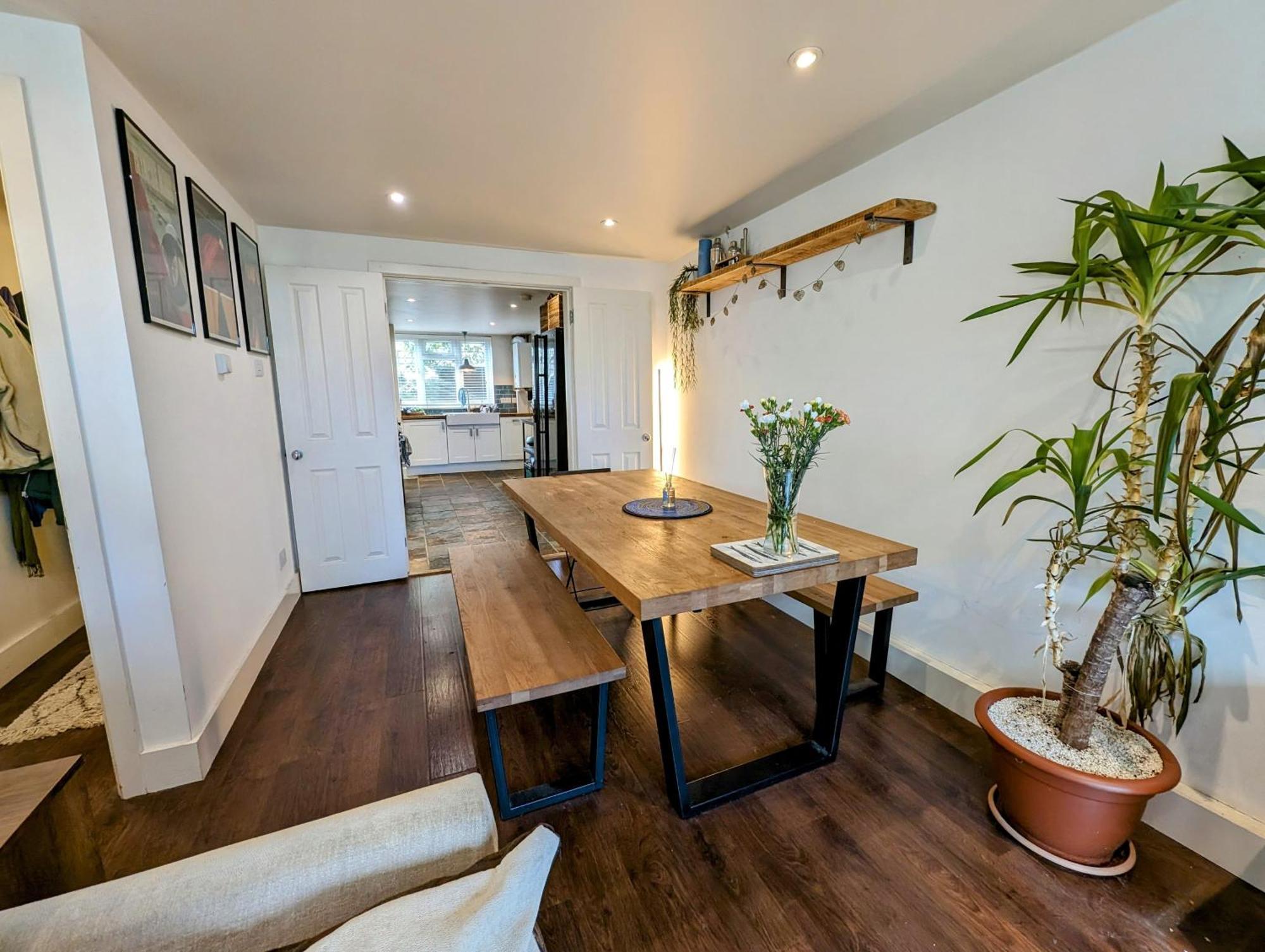 Modern Well Presented With Garden Londen