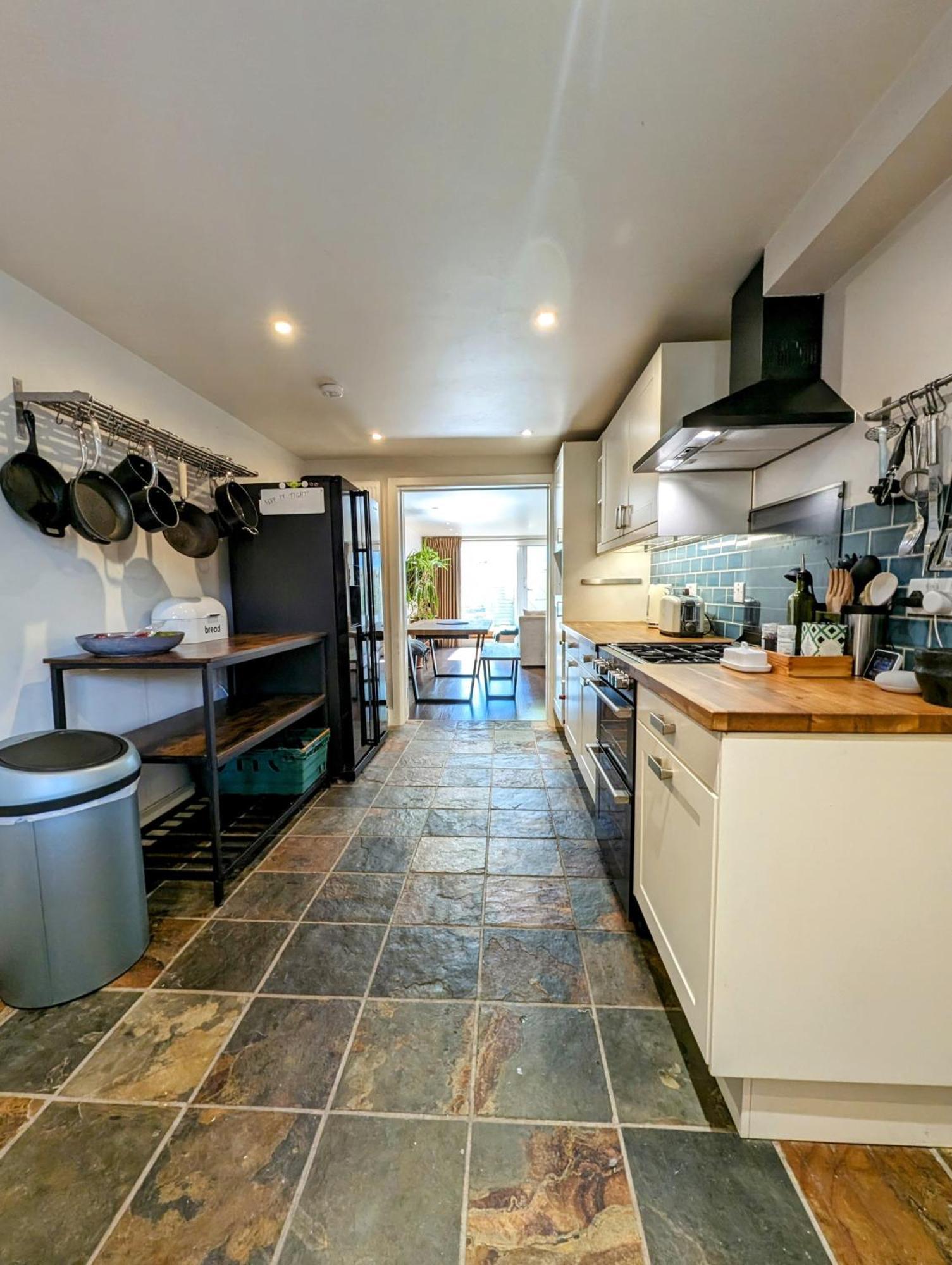 Modern Well Presented With Garden * Londen