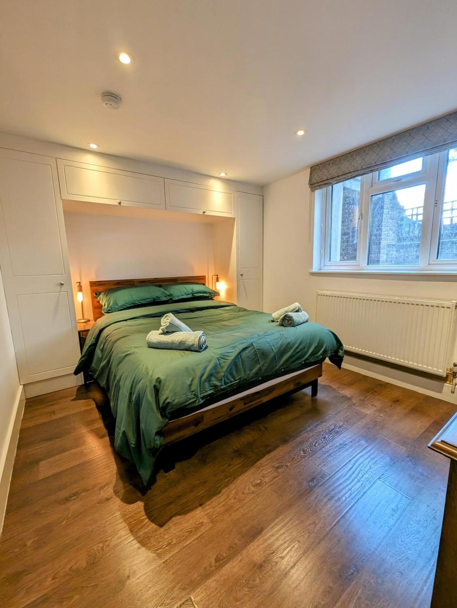 Modern Well Presented With Garden Appartement