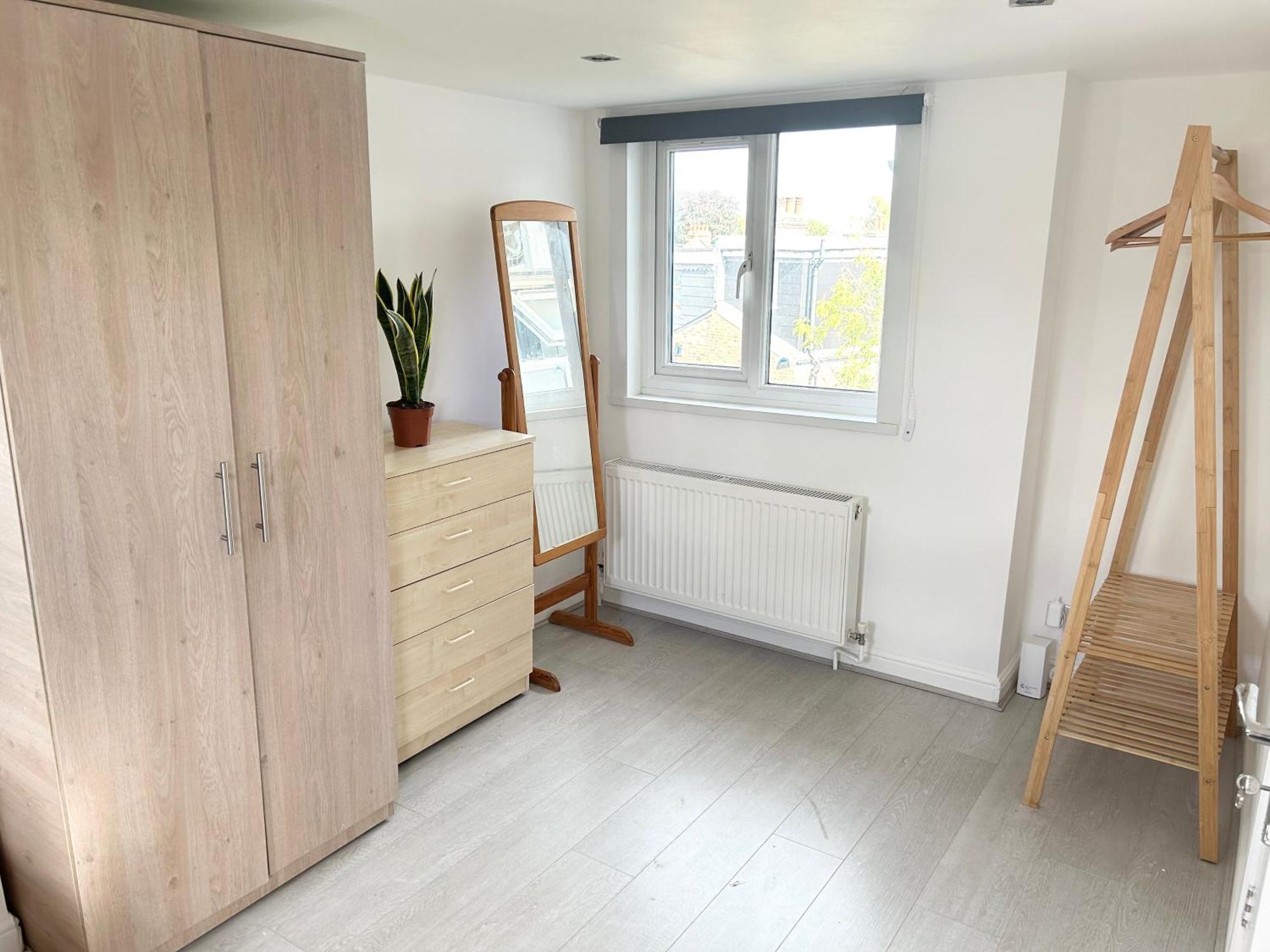 Serviced Near Tottenham Hotspurs Football Stadium Great For Contractors