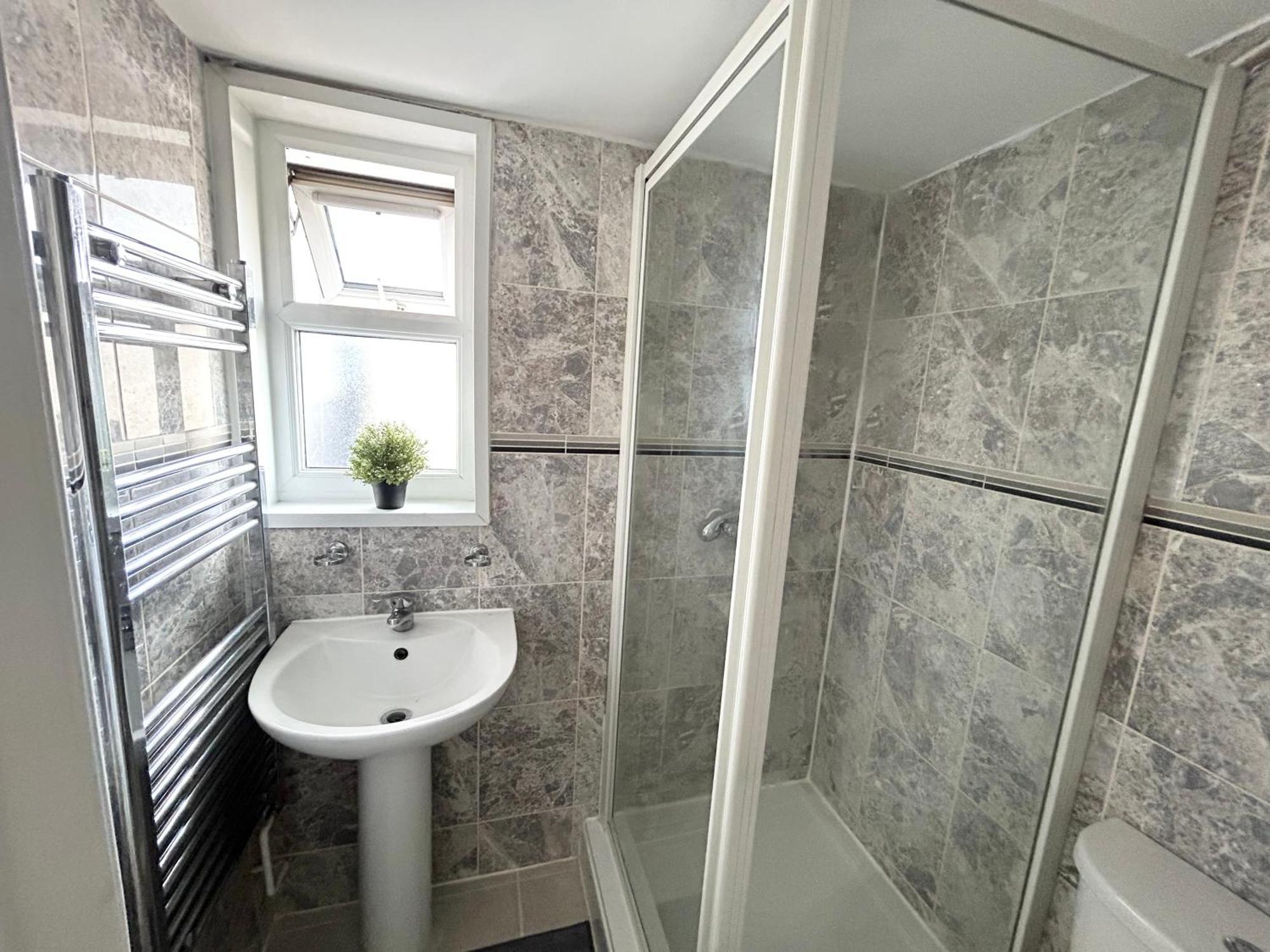 Serviced Near Tottenham Hotspurs Football Stadium Great For Contractors