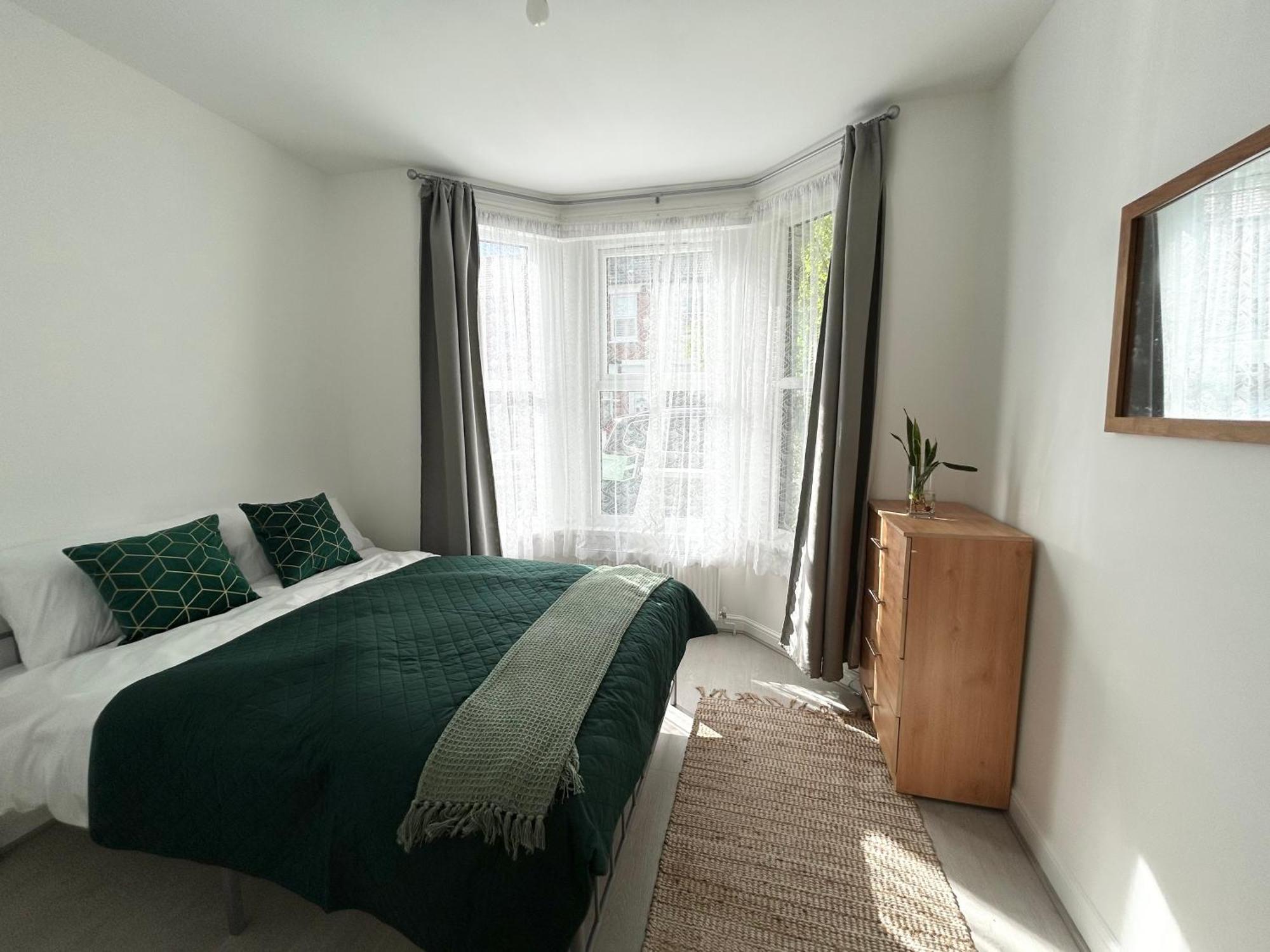 Serviced Near Tottenham Hotspurs Football Stadium Great For Contractors *