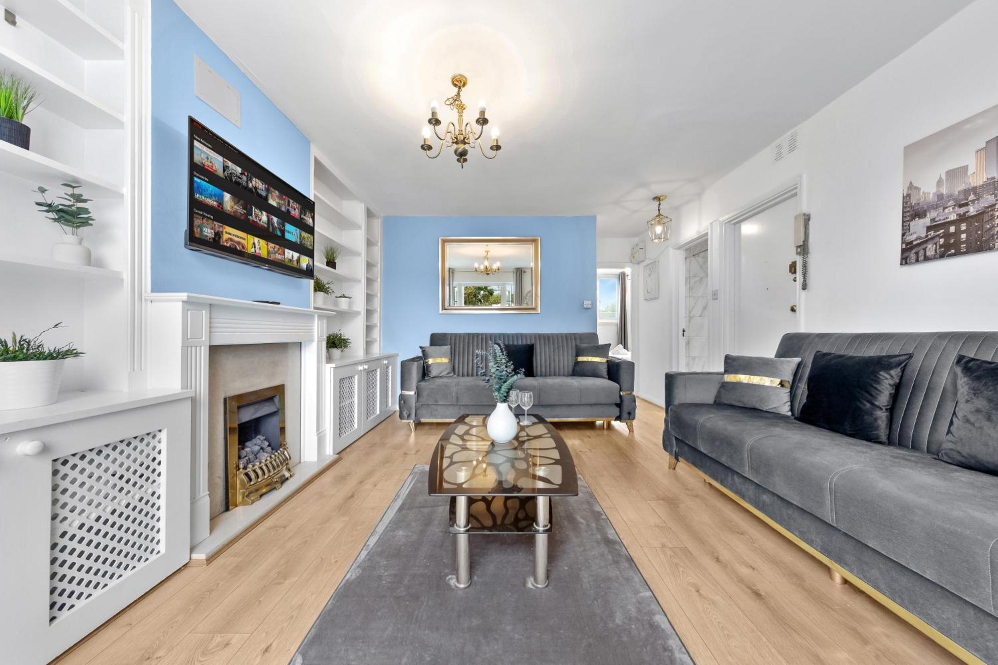 Newly Renovated Kensington 2 Bedroom With Balcony Near Harrods Sleeps 6, 2 Min Walk From Station Appartement Londres