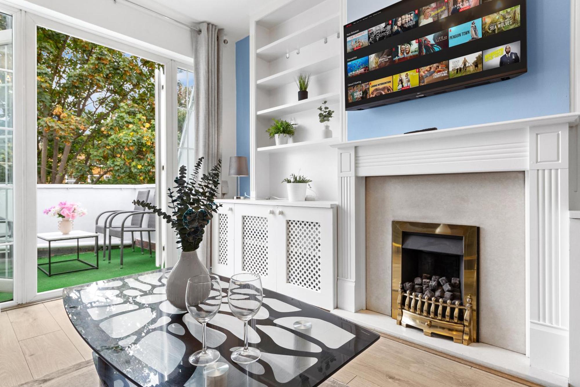 Newly Renovated Kensington 2 Bedroom With Balcony Near Harrods Sleeps 6, 2 Min Walk From Station Appartement Londres