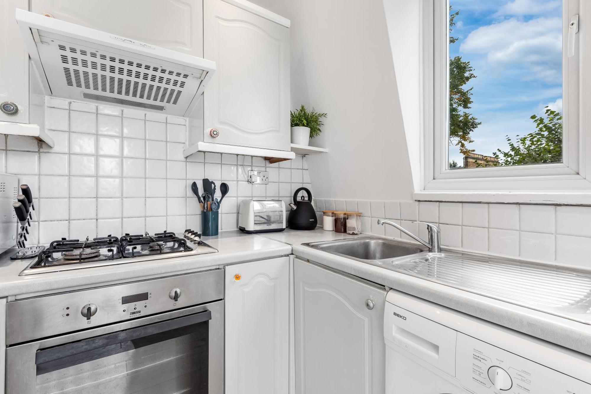 Appartement Newly Renovated Kensington 2 Bedroom With Balcony Near Harrods Sleeps 6, 2 Min Walk From Station Londres
