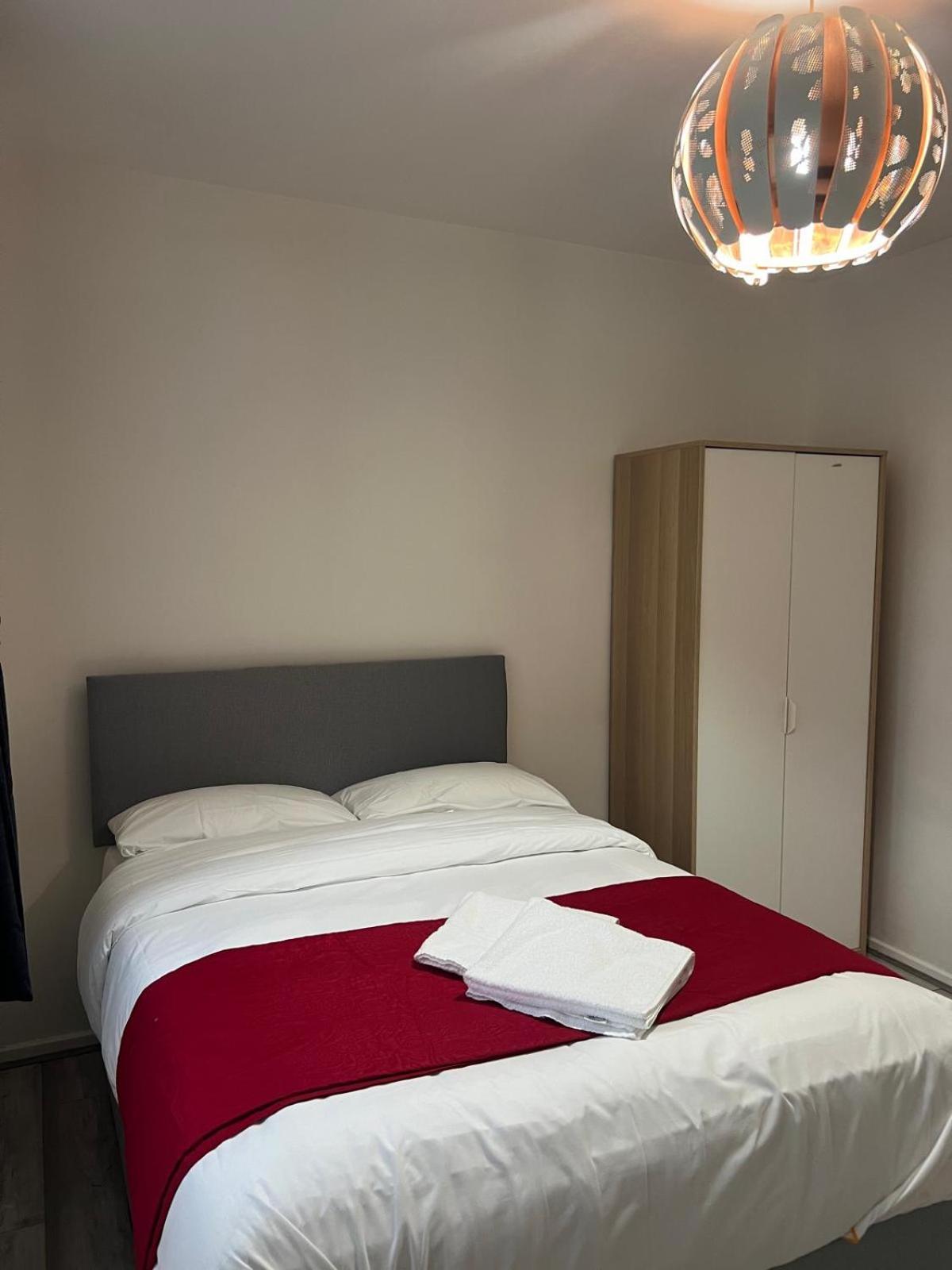 Starlet Stepney Quarto em Acomodações Particulares Londres