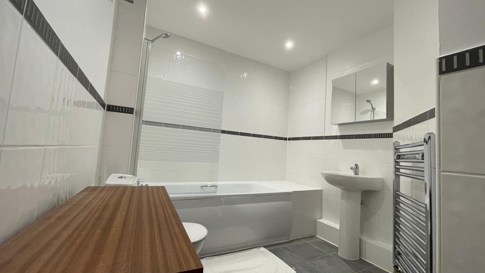 4- Bedroom , 1 Living Flat Near Emirates Stadium * Londres