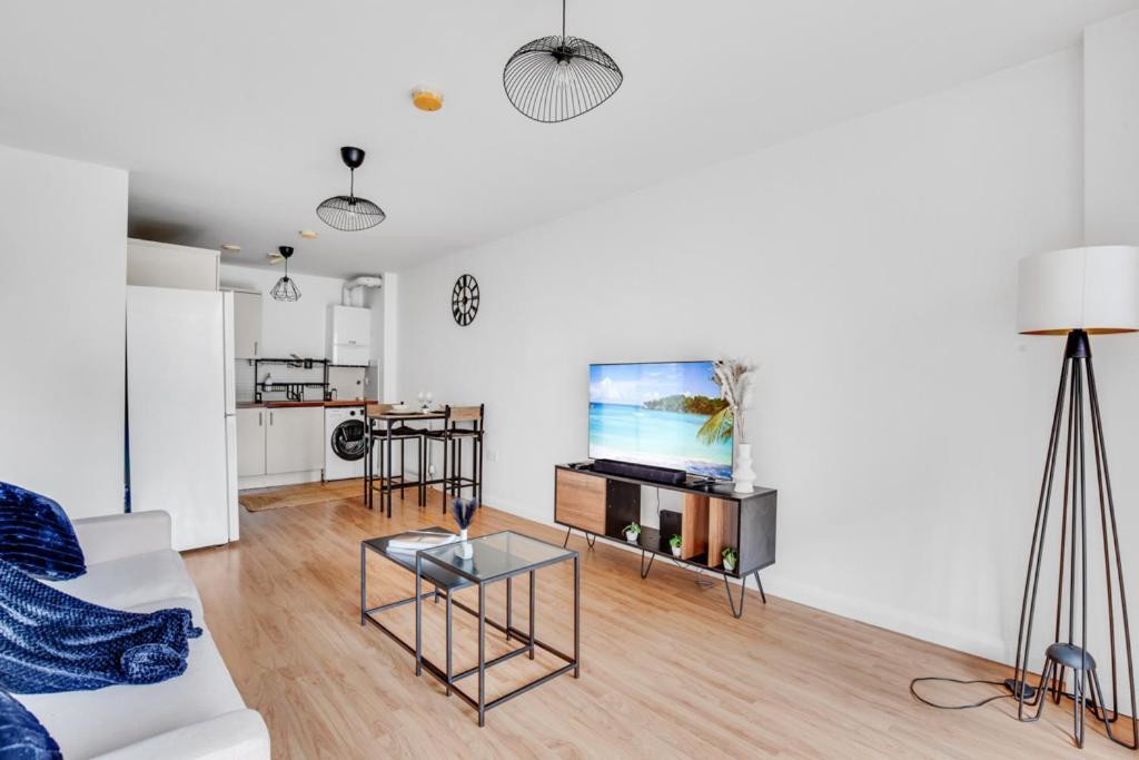 Graceful - Self Contained Spacious 2 Bed Stratford Appartement
