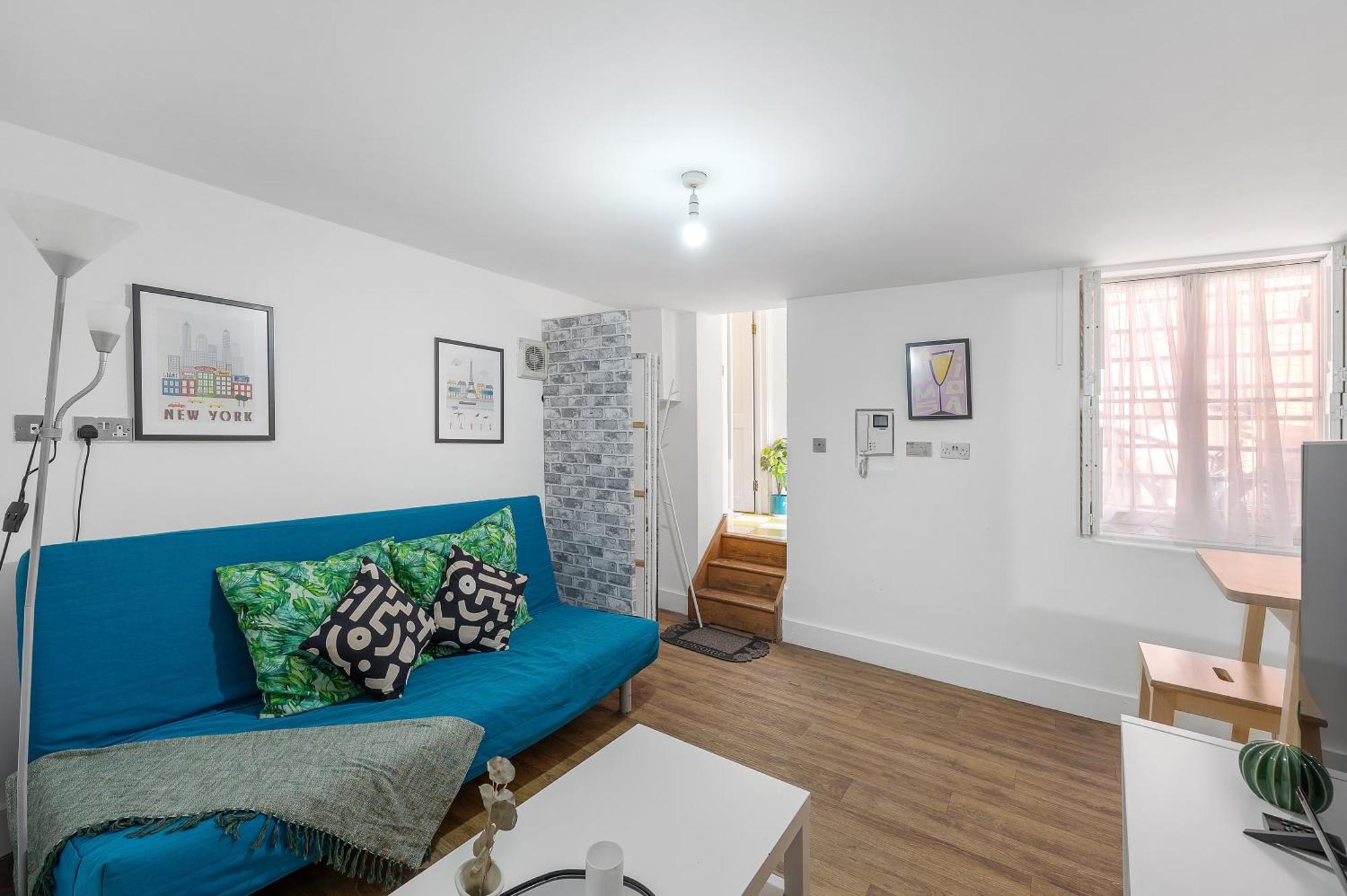 Bright And Spacious 2 Bedroom Flat With Ensuite Bathrooms In Se5 *