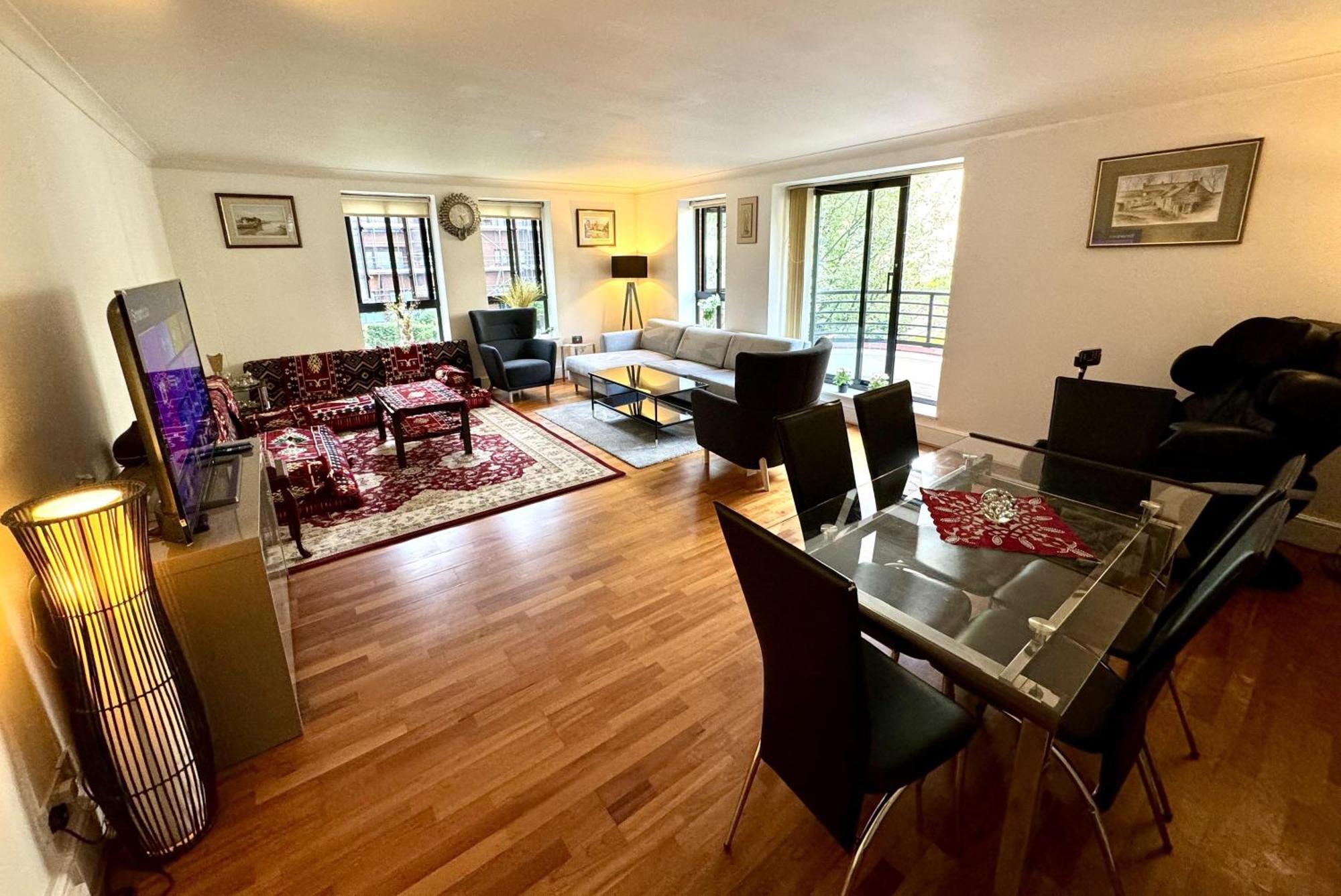 Appartement Cityscape Haven In *