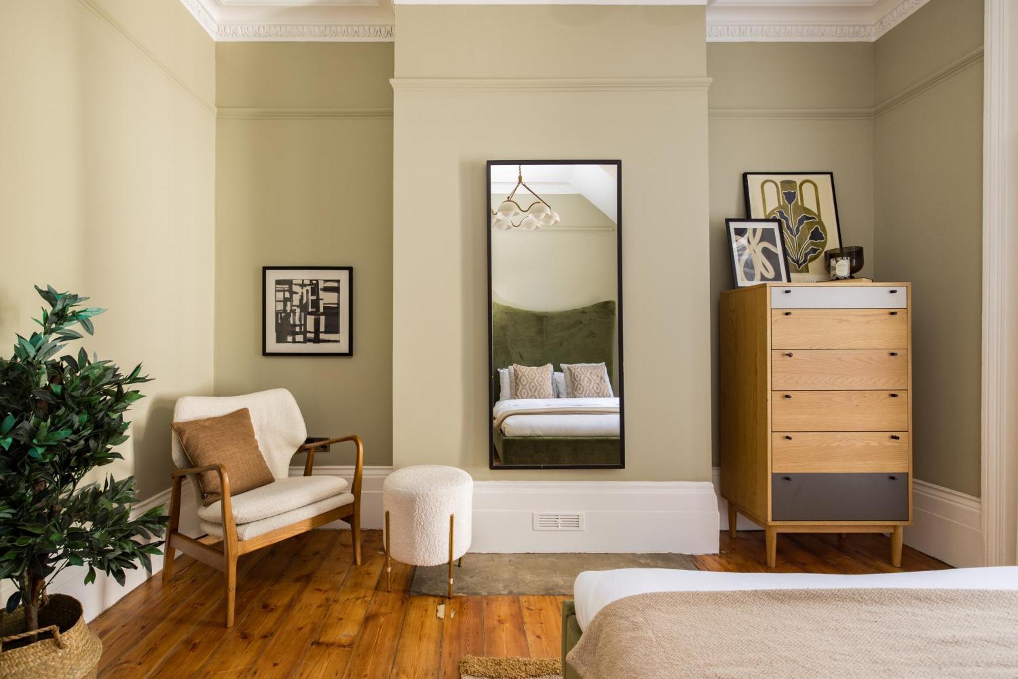 The Tyrwhitt Road Place - Lovely 2bdr Flat With Garden
