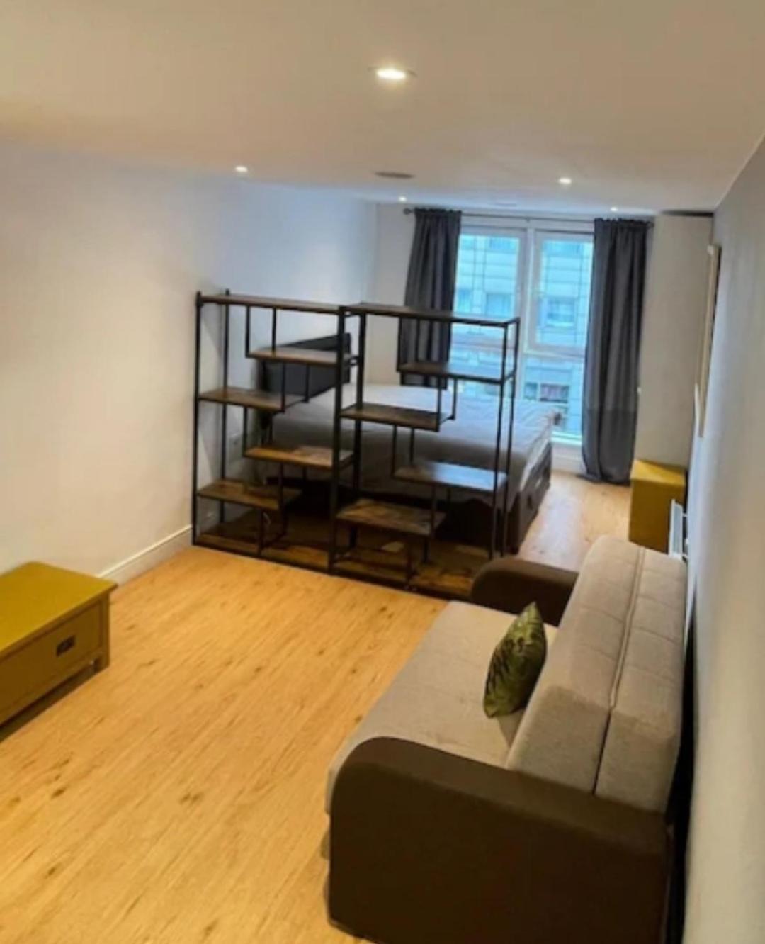 Chelsea City Apartment In London--24 Hours Gym *