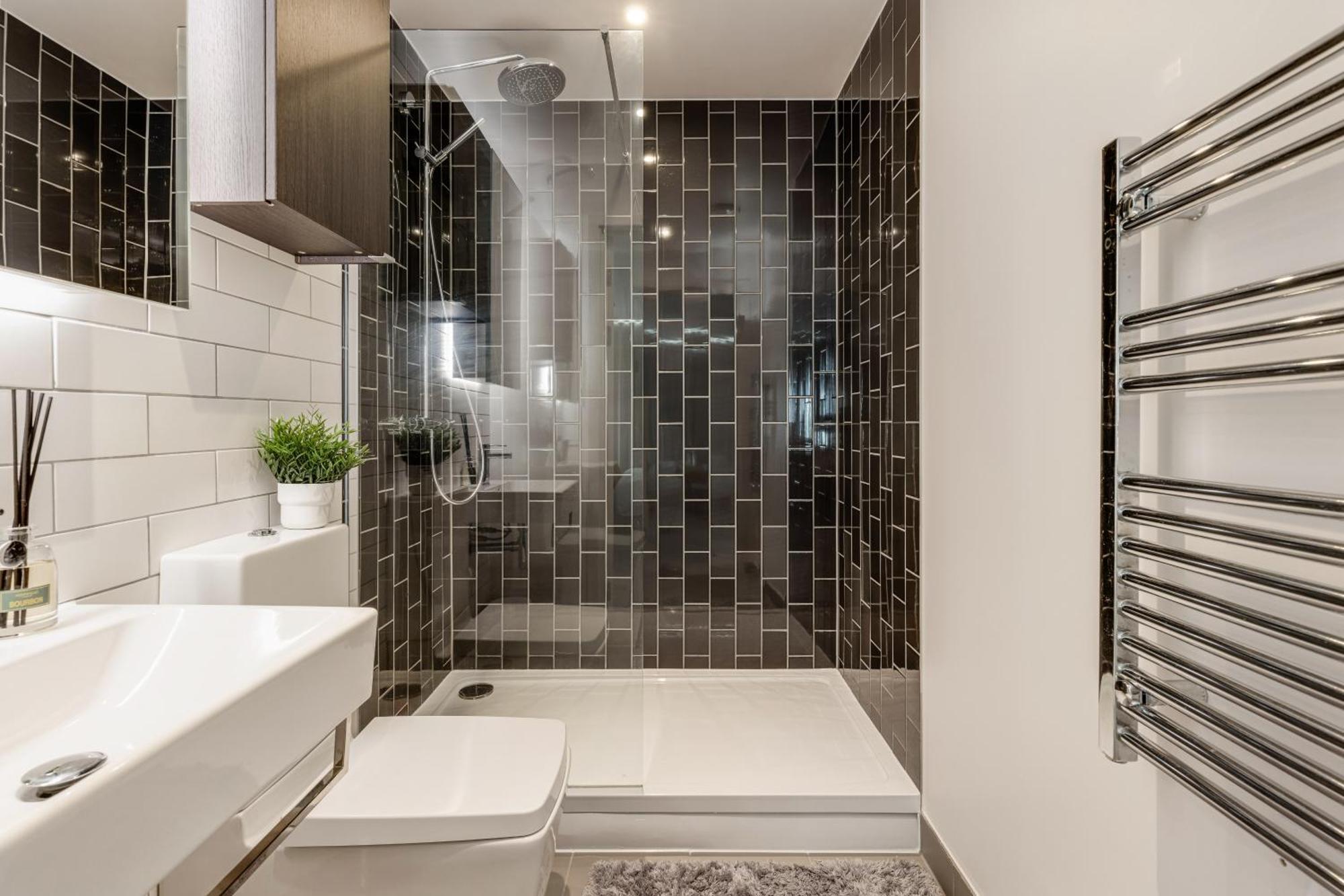 Khayat Homes - The Riverre - Luxury 2 Bed Appartement Londres