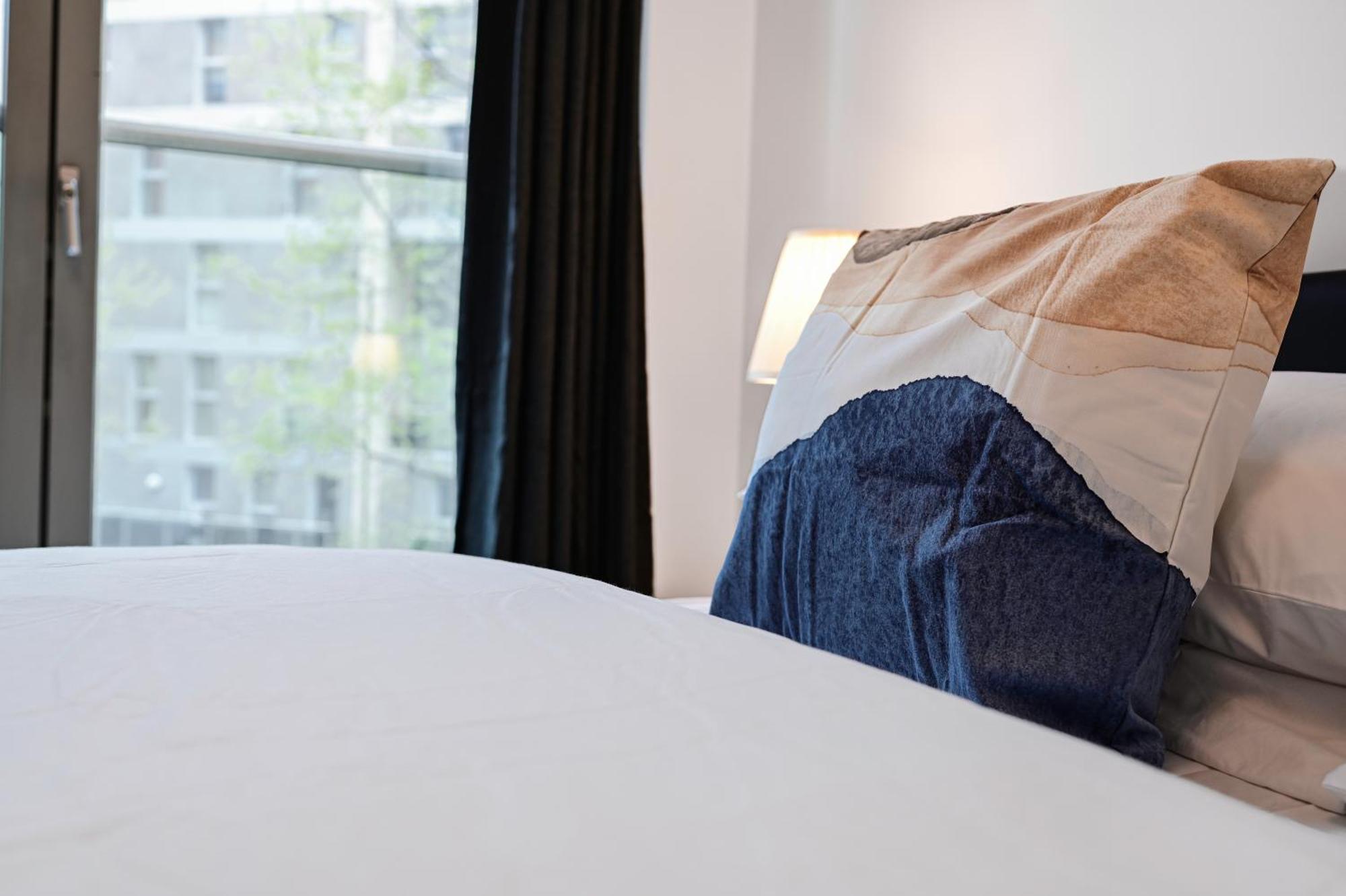 Khayat Homes - The Riverre - Luxury 2 Bed * Londres