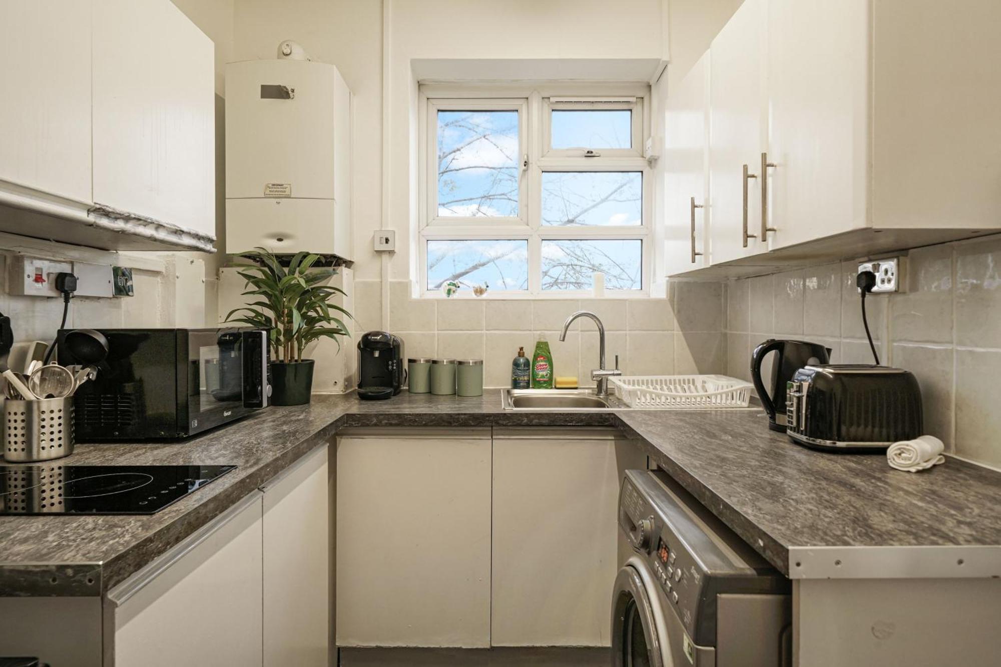 Two Bedroom By Livestay Short Lets & Serviced London, Clapham Appartement Londen