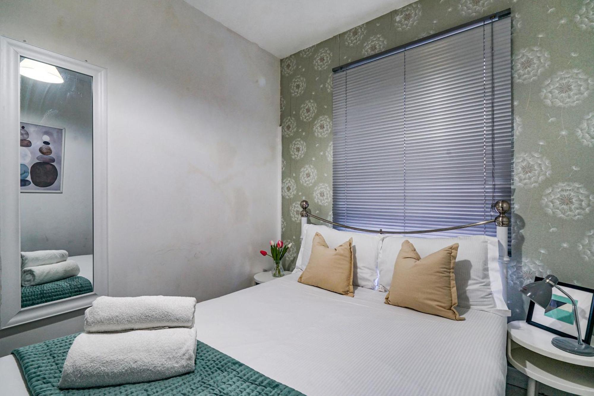 Two Bedroom By Livestay Short Lets & Serviced London, Clapham * Londen
