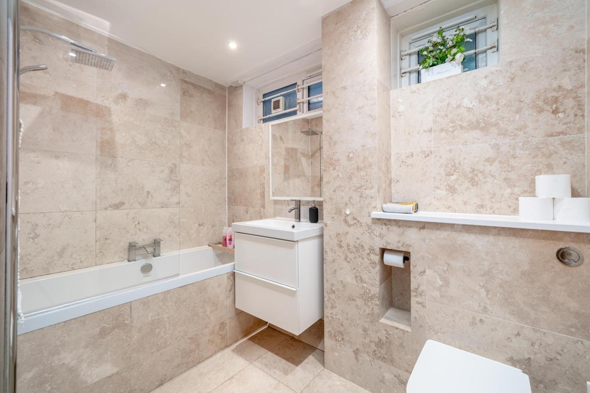 Modern & Spacious Canary Wharf Apartment, Prime Location, Balcony, Near O2, Excel, Airport & Greenwich Appartement *
