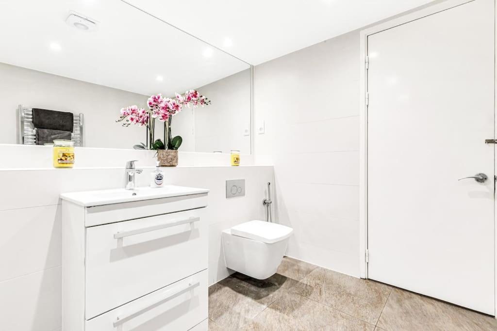 Apartamento Luxaway In Earls Court - Sleeps Up To 10 Londres
