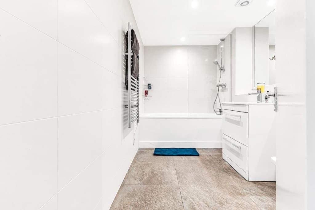 Luxaway In Earls Court - Sleeps Up To 10 *